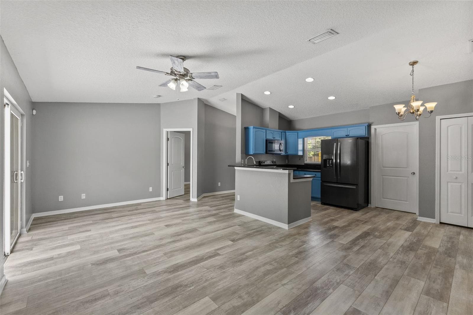 Single Family Residence at 560 ROBIN HILL CIR, BRANDON, photo 27 of 49