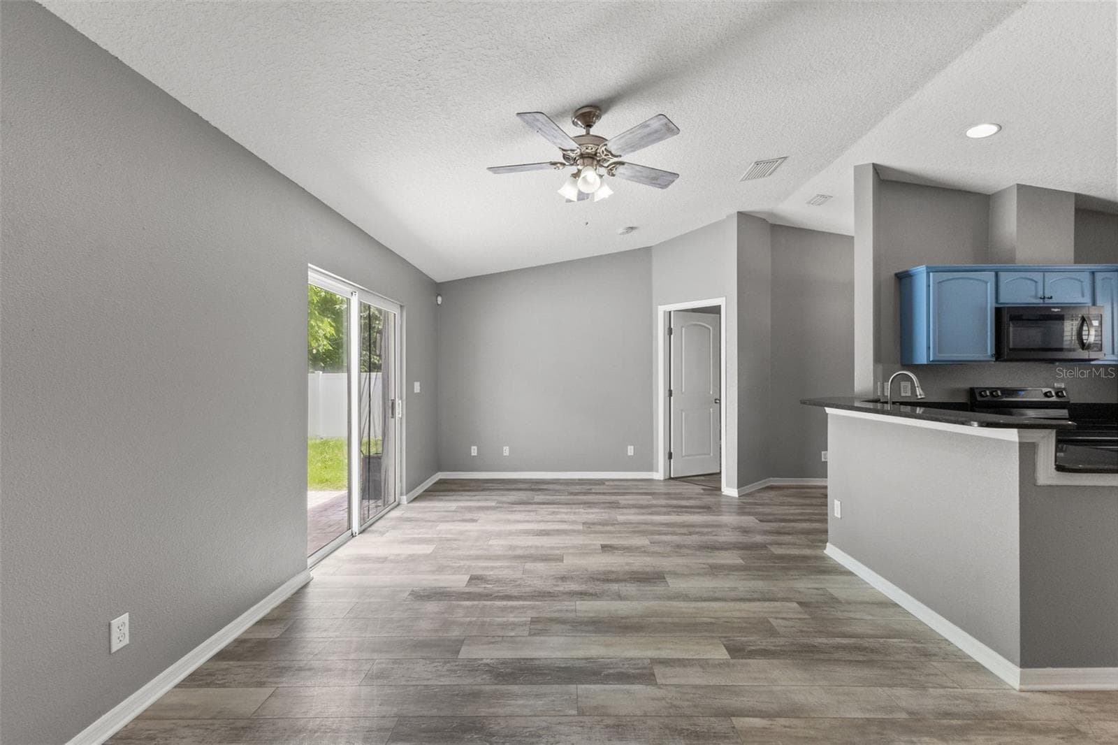 Single Family Residence at 560 ROBIN HILL CIR, BRANDON, photo 28 of 49