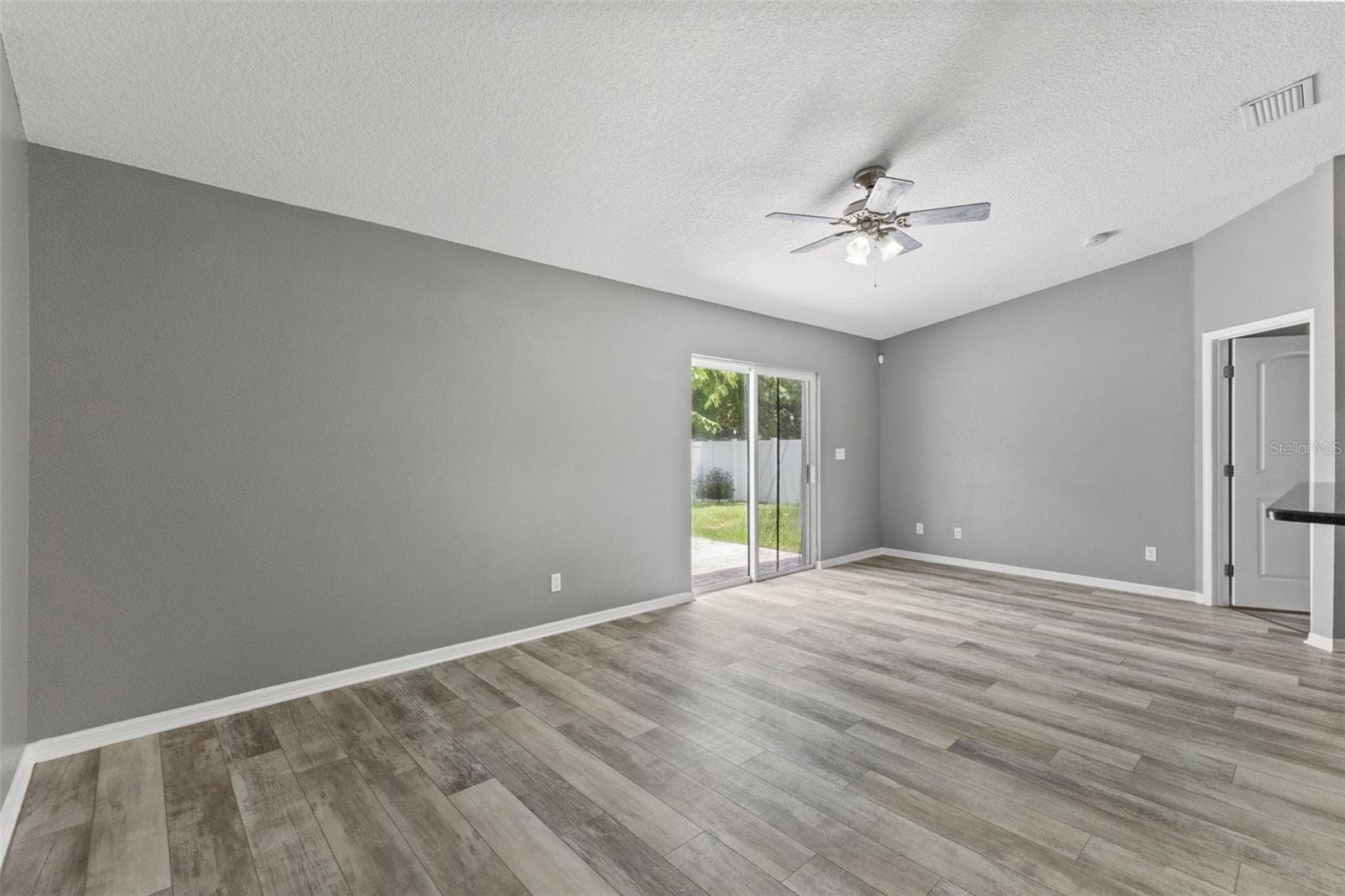 Single Family Residence at 560 ROBIN HILL CIR, BRANDON, photo 30 of 49