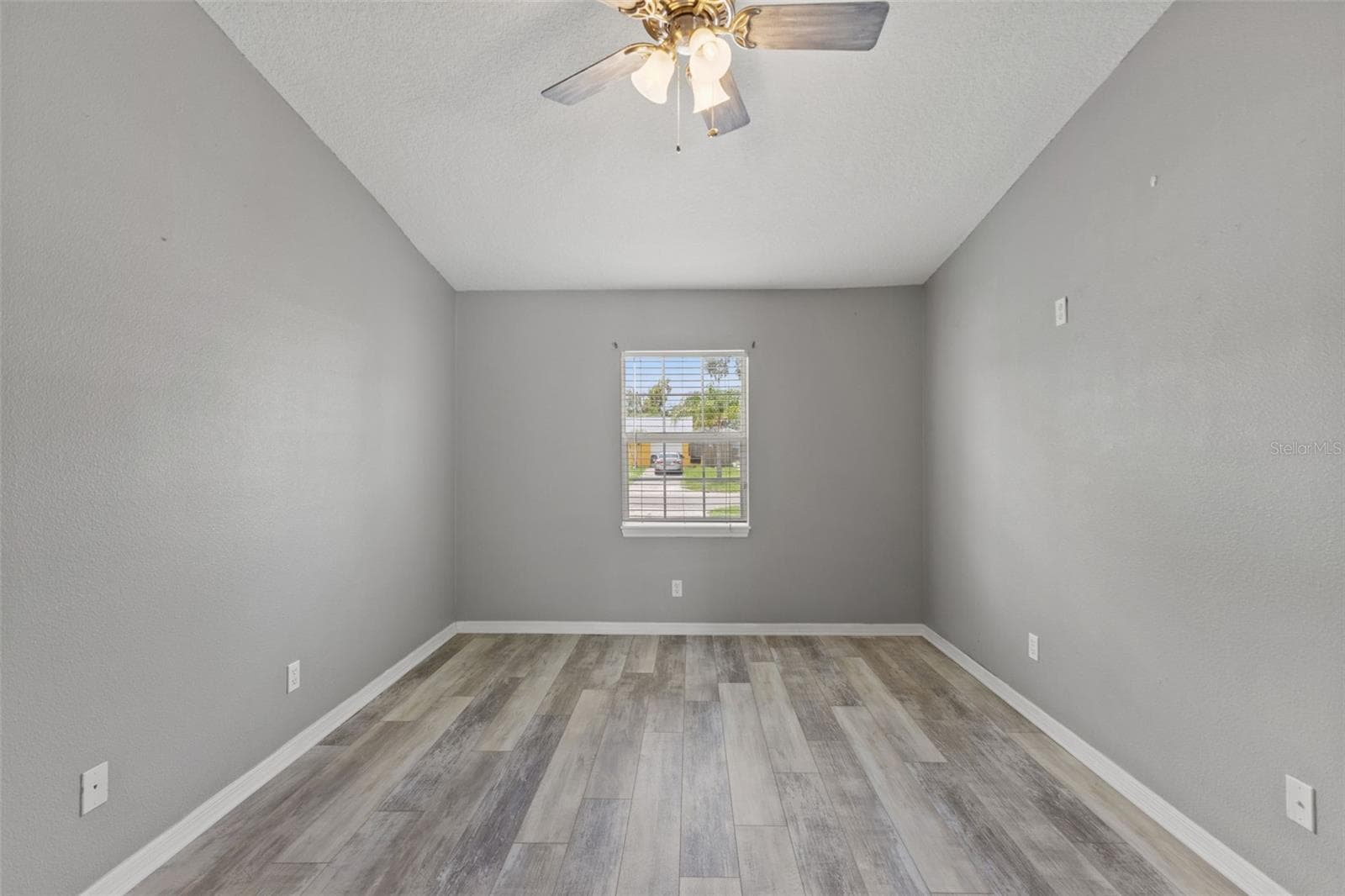 Single Family Residence at 560 ROBIN HILL CIR, BRANDON, photo 29 of 49
