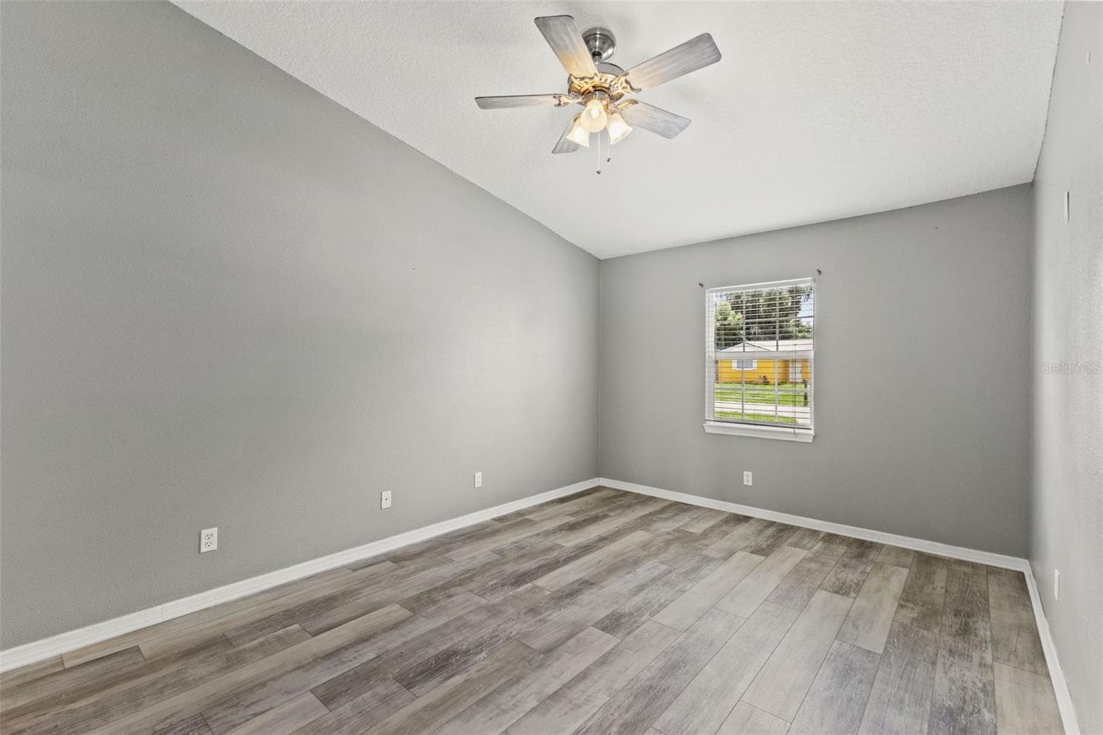 Single Family Residence at 560 ROBIN HILL CIR, BRANDON, photo 31 of 49