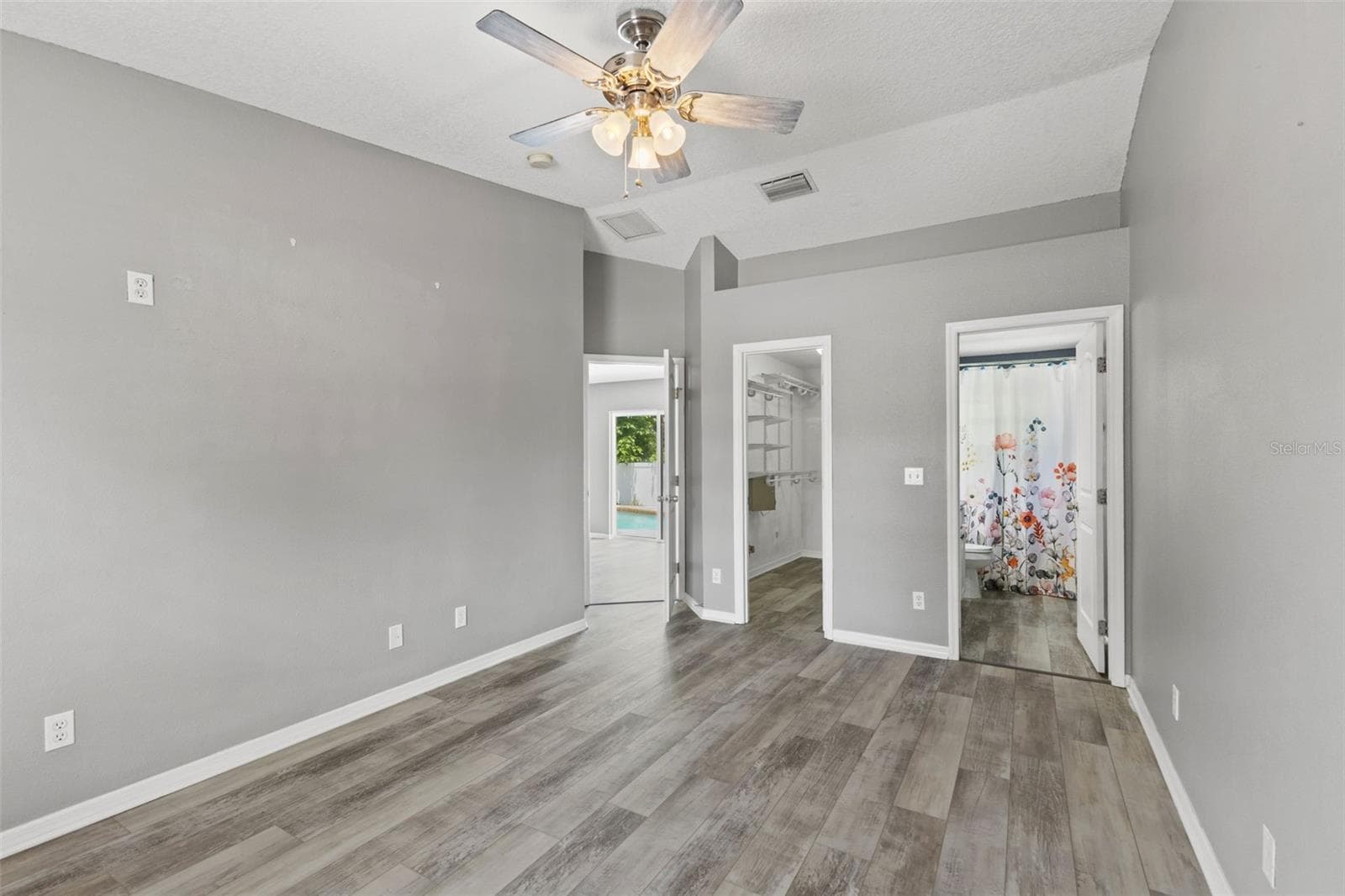 Single Family Residence at 560 ROBIN HILL CIR, BRANDON, photo 32 of 49