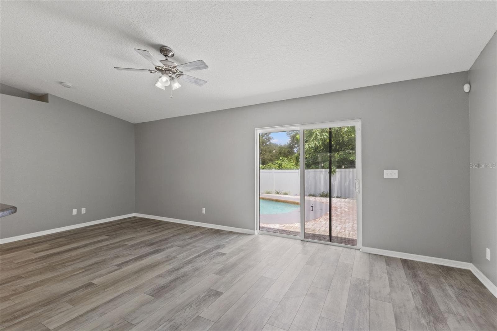 Single Family Residence at 560 ROBIN HILL CIR, BRANDON, photo 36 of 49