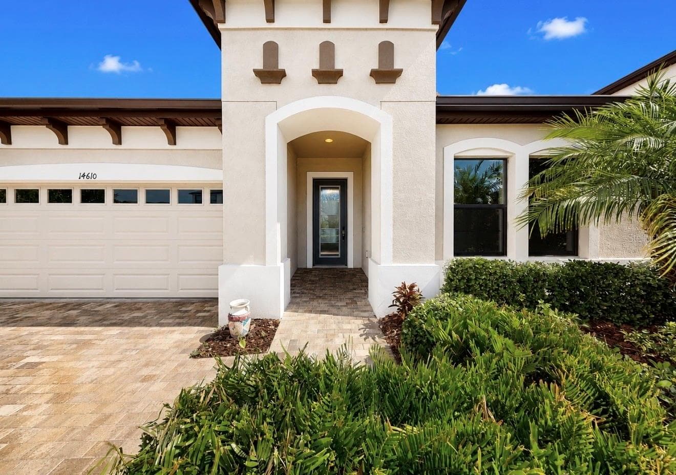 Single Family Residence at 14610 RED CASTLE AVE, LITHIA, photo 4 of 69