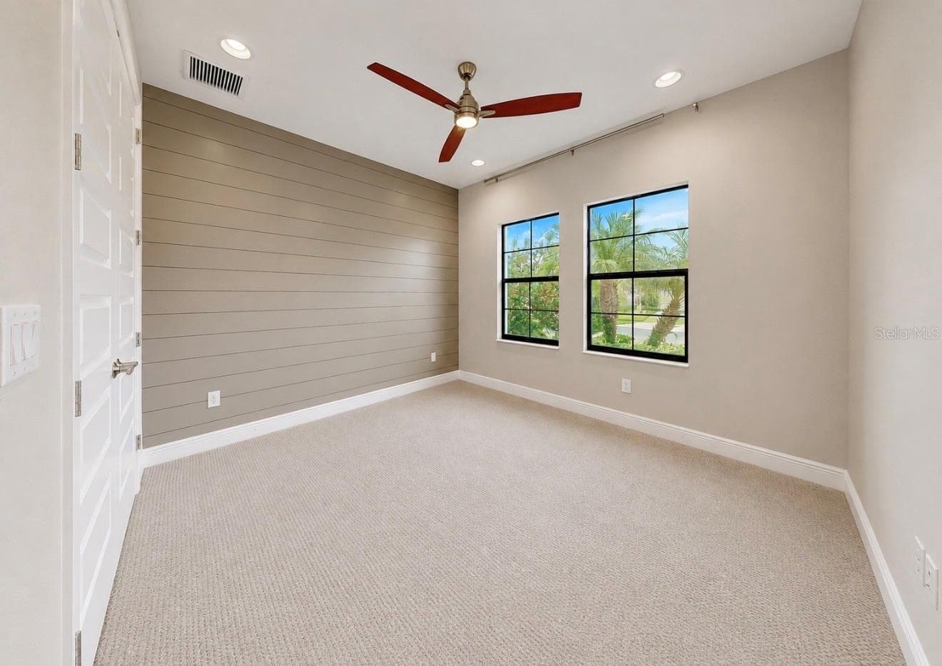 Single Family Residence at 14610 RED CASTLE AVE, LITHIA, photo 45 of 69