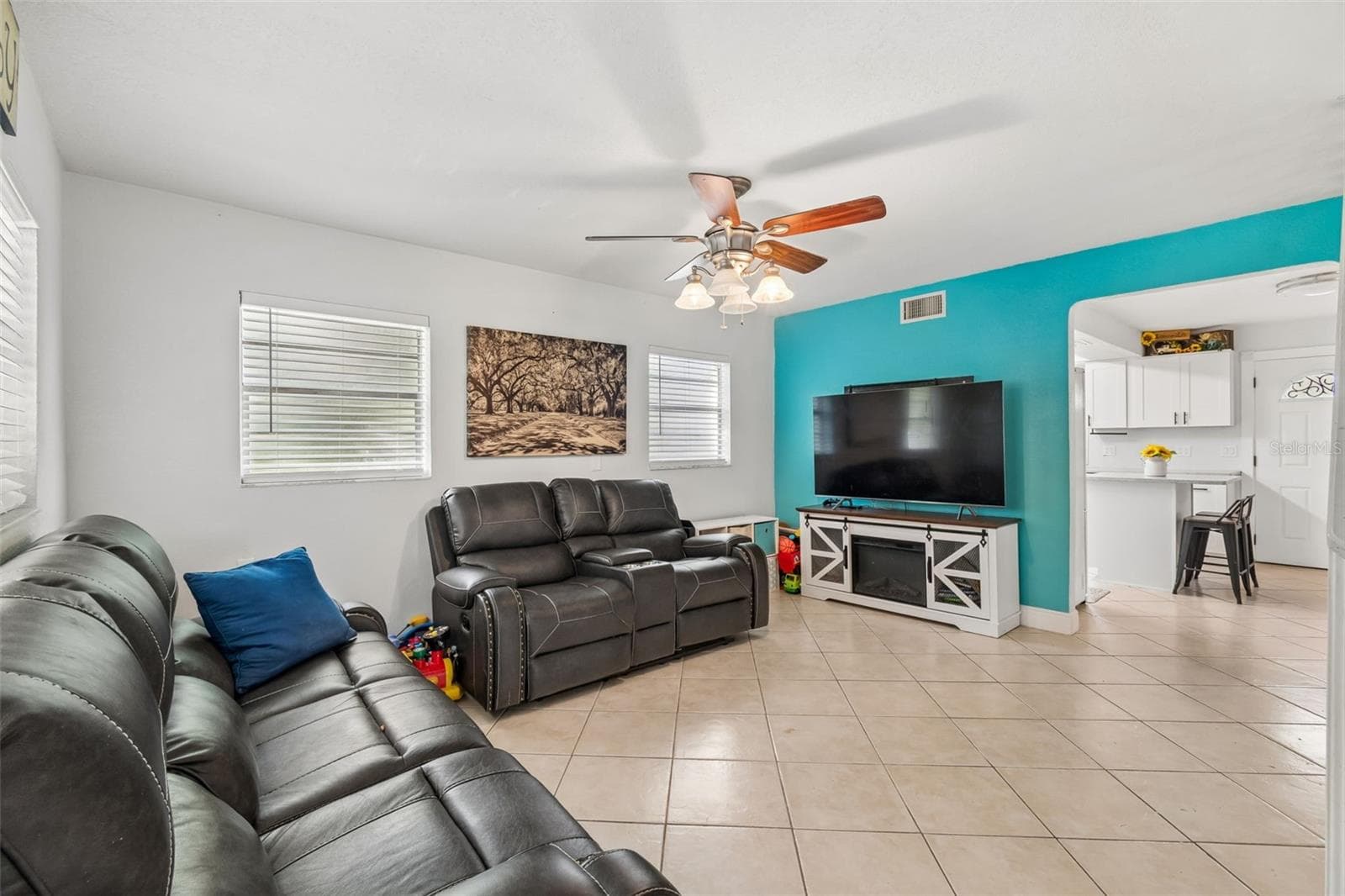 Single Family Residence at 18632 ROSEMARY RD, ARIPEKA, photo 6 of 31