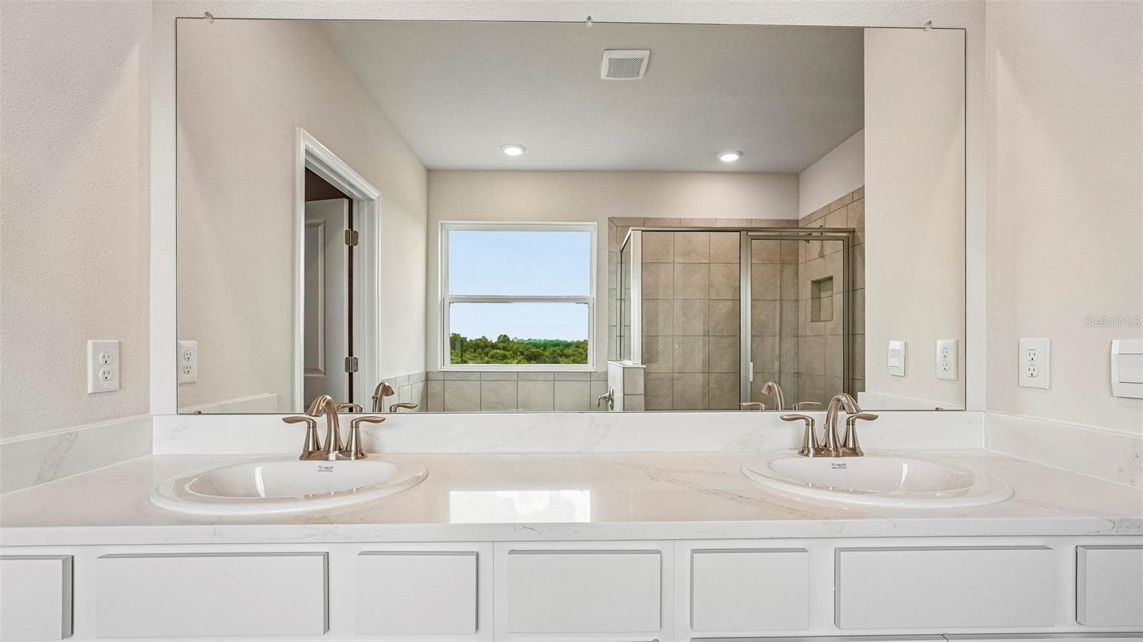 Single Family Residence at 2818 FISHERY CT, LAKEWOOD RANCH, photo 18 of 71