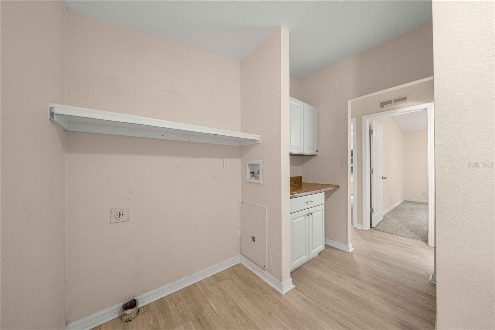 back entrance laundry area - 13250 NW 160TH AVE, MORRISTON