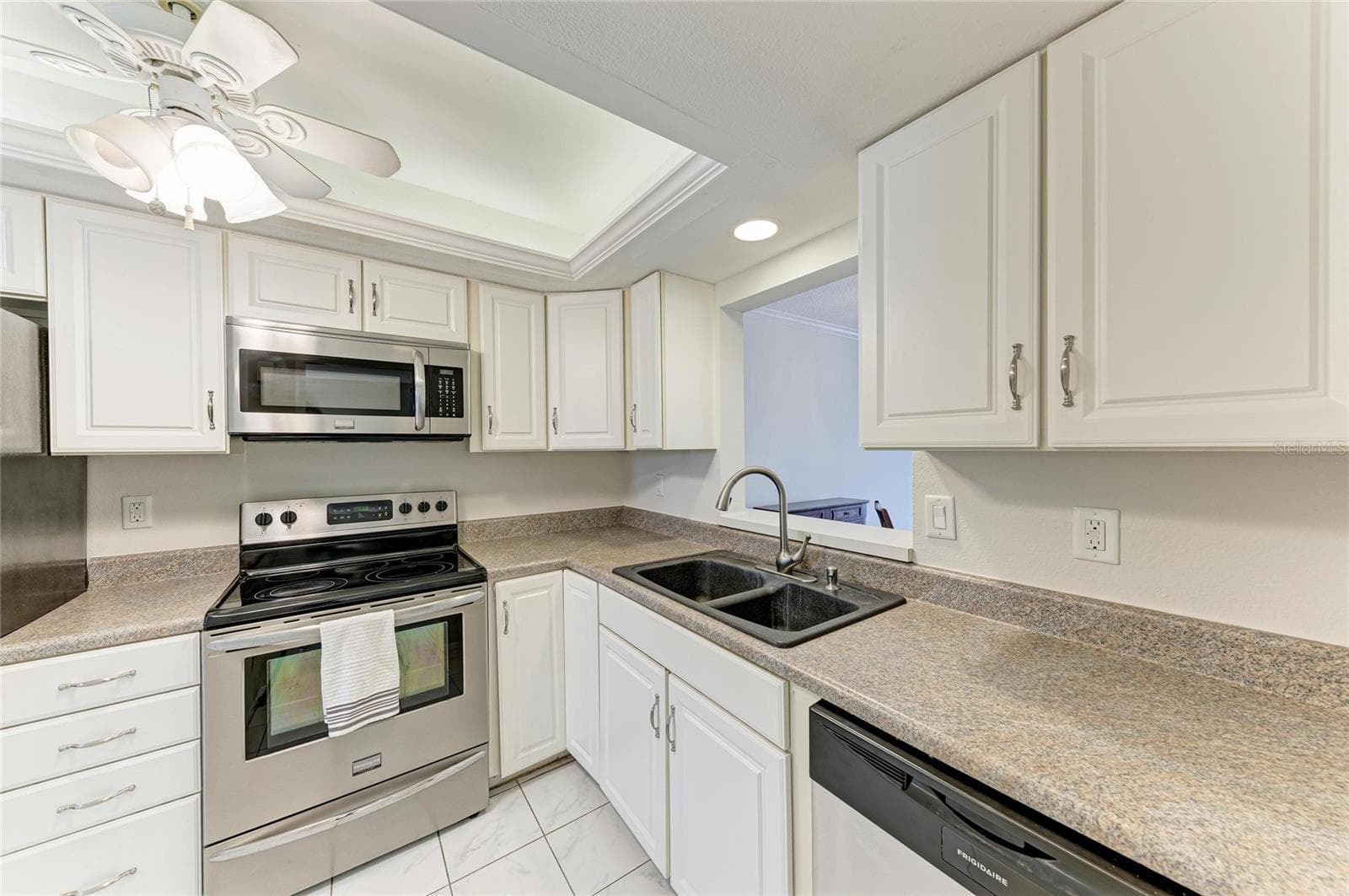 Condominium at 6999 W COUNTRY CLUB DR N #123, SARASOTA, photo 10 of 43