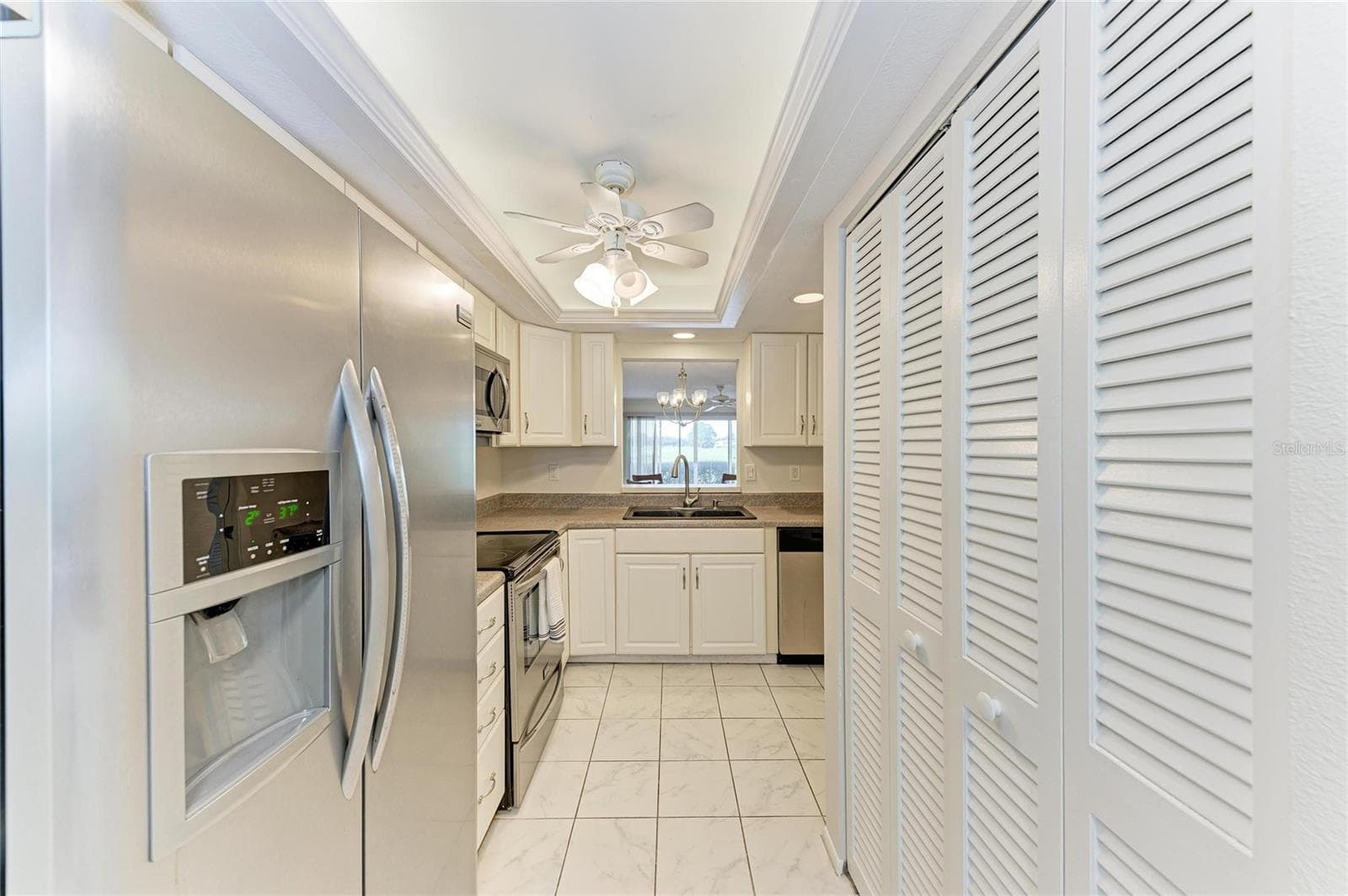 Condominium at 6999 W COUNTRY CLUB DR N #123, SARASOTA, photo 11 of 43