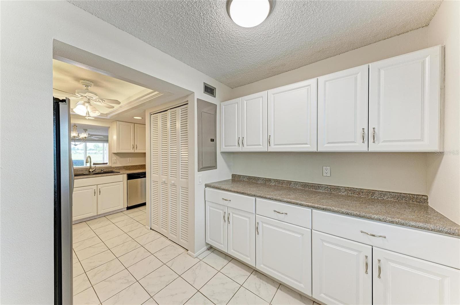 Condominium at 6999 W COUNTRY CLUB DR N #123, SARASOTA, photo 15 of 43