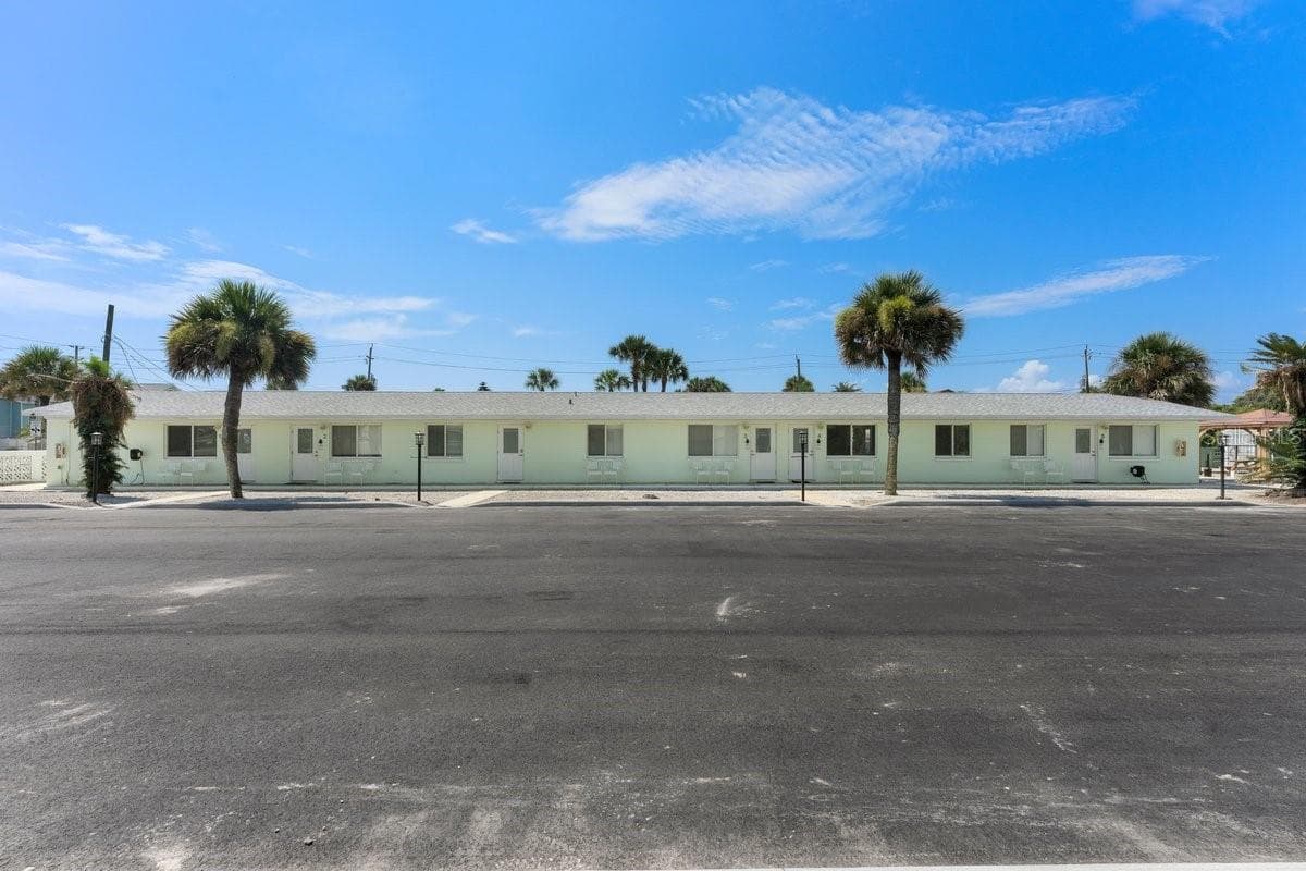 Hotel/Motel at 1708 S ATLANTIC AVE, NEW SMYRNA BEACH, photo 10 of 91