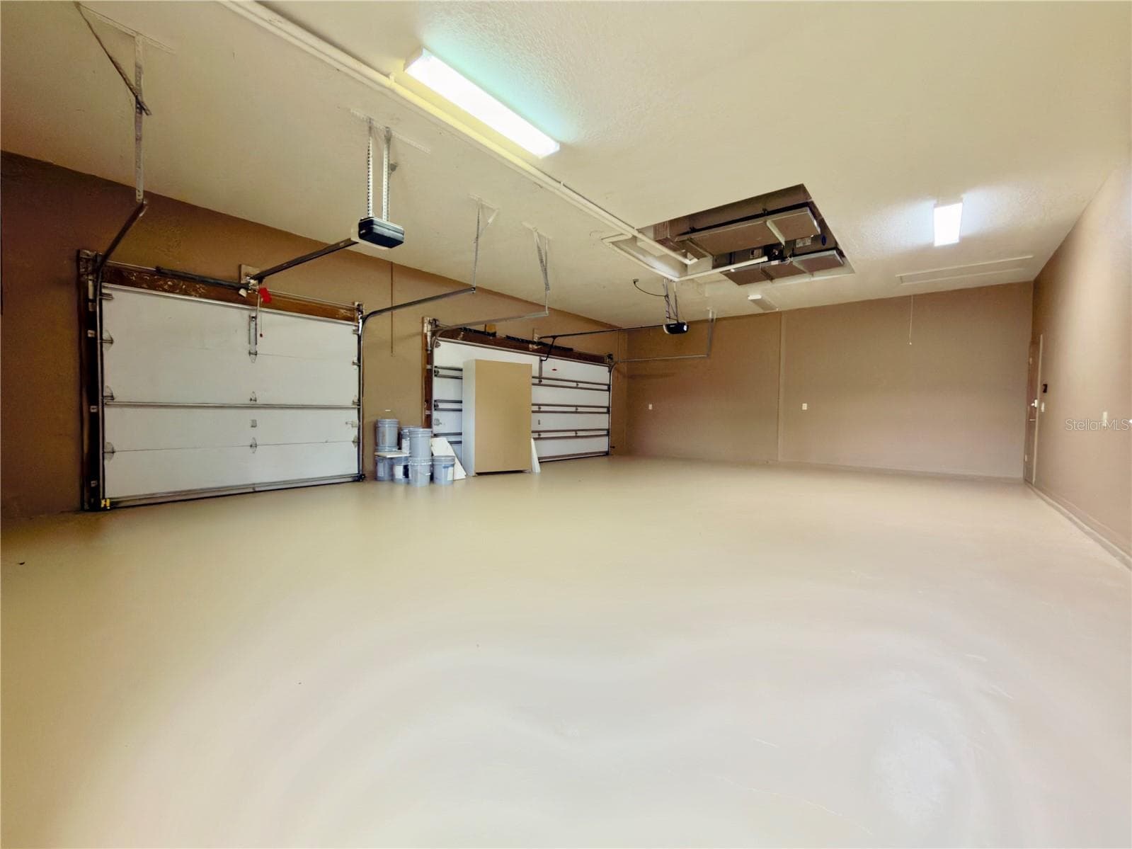 3 Car Garage - 24087 TWISTER LN, BROOKSVILLE