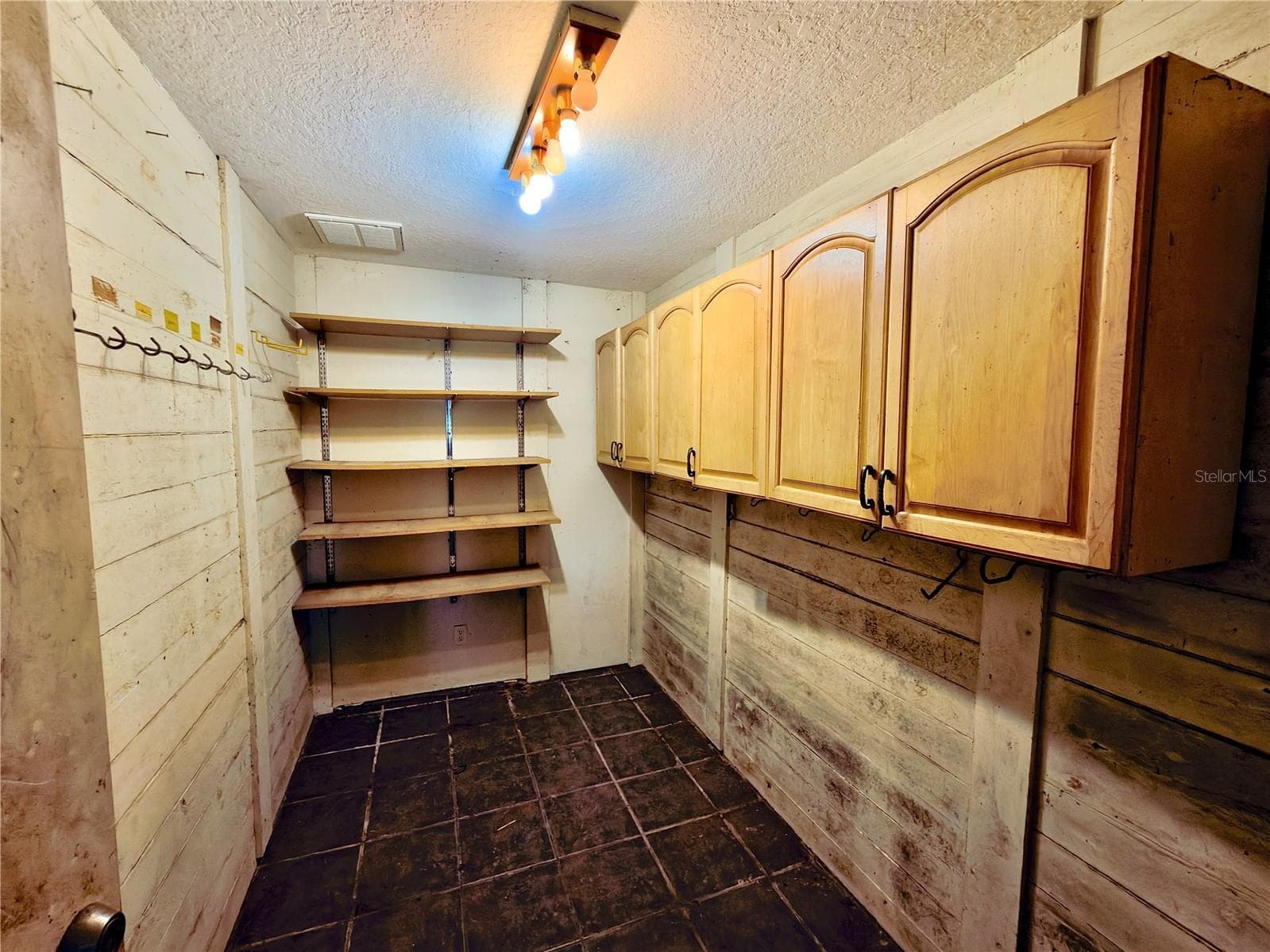 Storage Room - 24087 TWISTER LN, BROOKSVILLE
