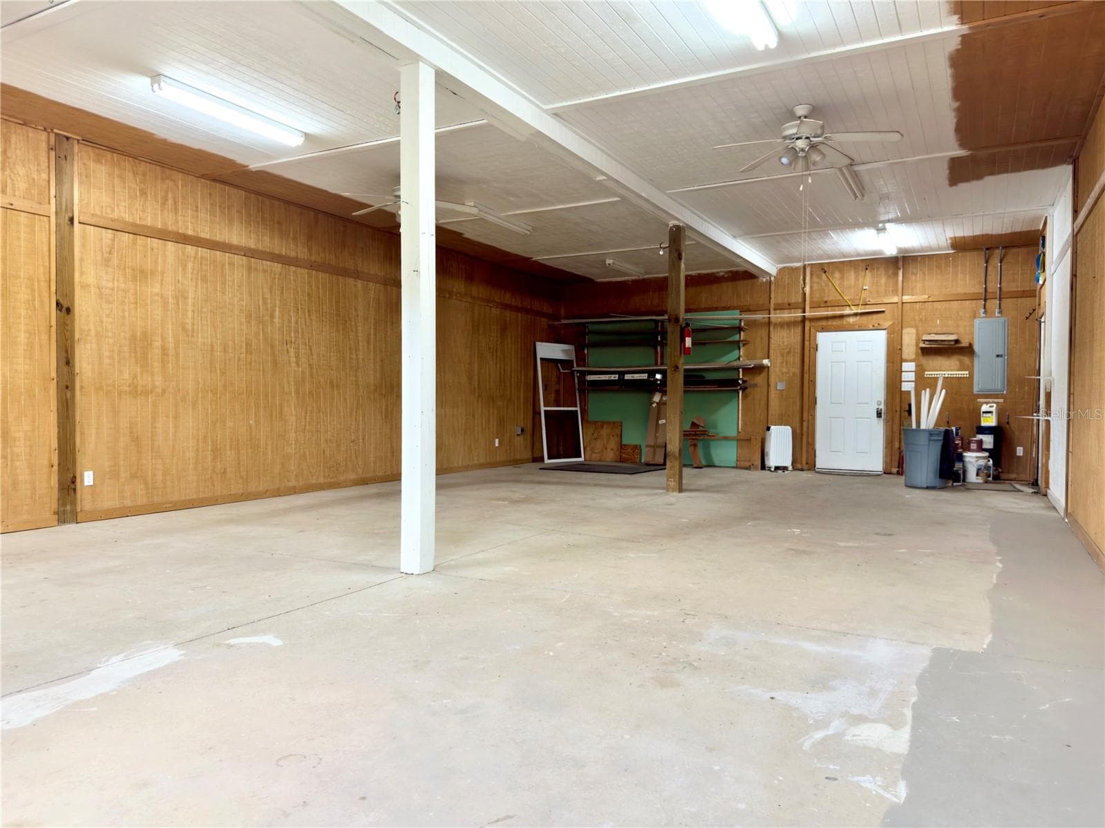 Pole Barn Workshop - 24087 TWISTER LN, BROOKSVILLE