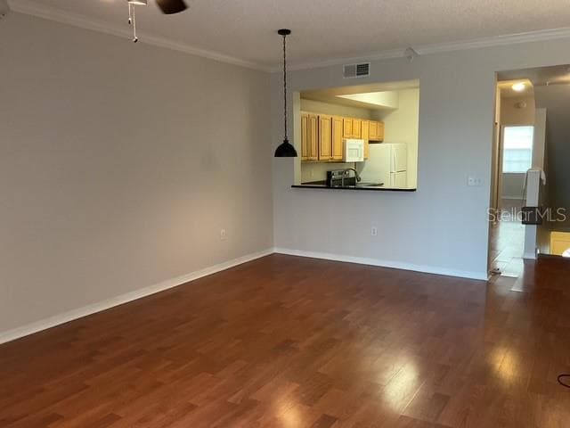 Living room - 5711 BENTGRASS DR #19-211, SARASOTA