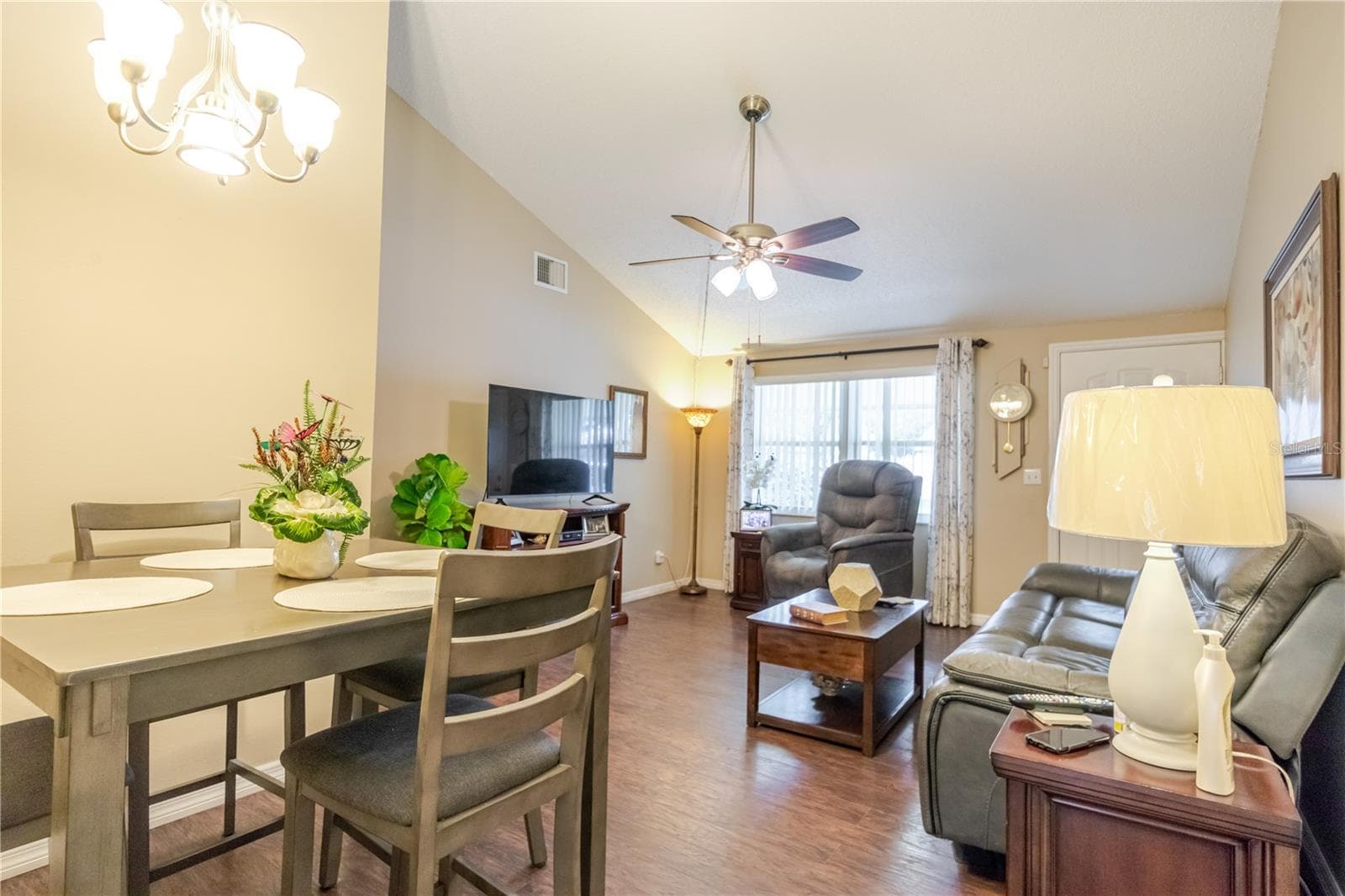 Single Family Residence at 10118 HUNTERS POINT CT, TAMPA, photo 10 of 38