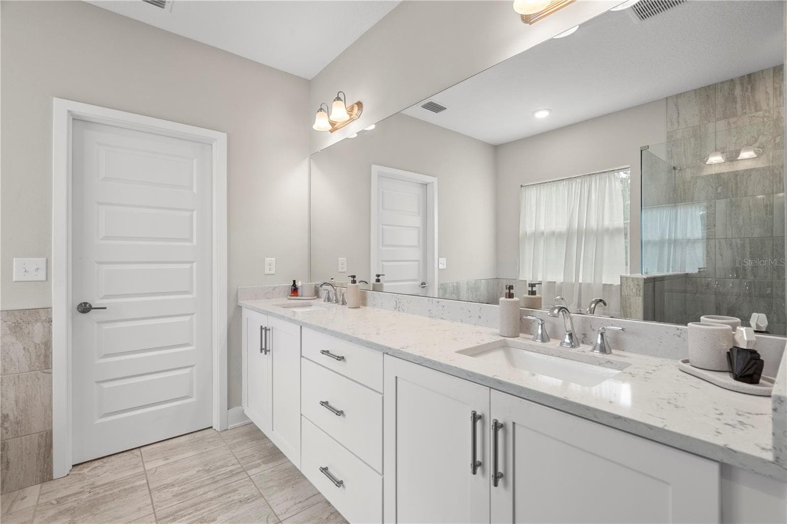 Single Family Residence at 1415 CRYSTAL LAKE DR, LAKELAND, photo 24 of 63