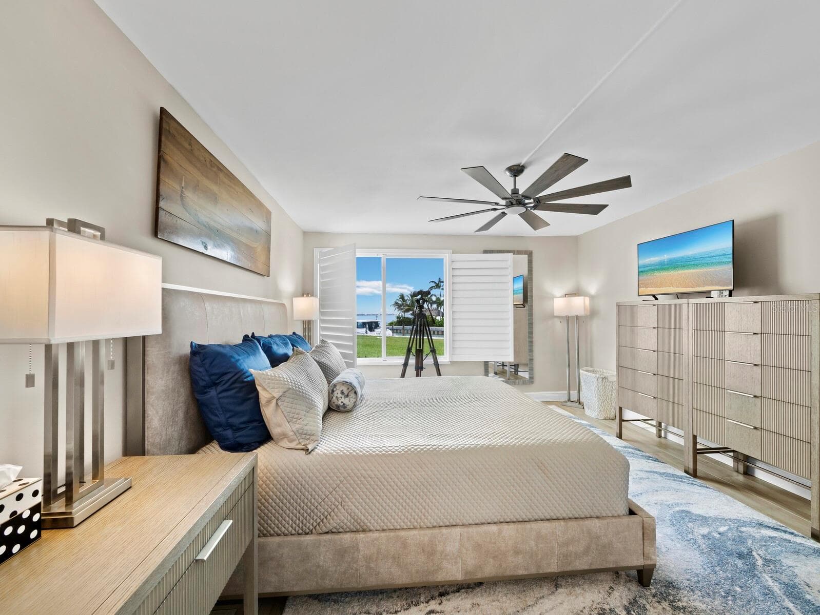 Primary bedroom - 448 GULF OF MEXICO DR #A104, LONGBOAT KEY