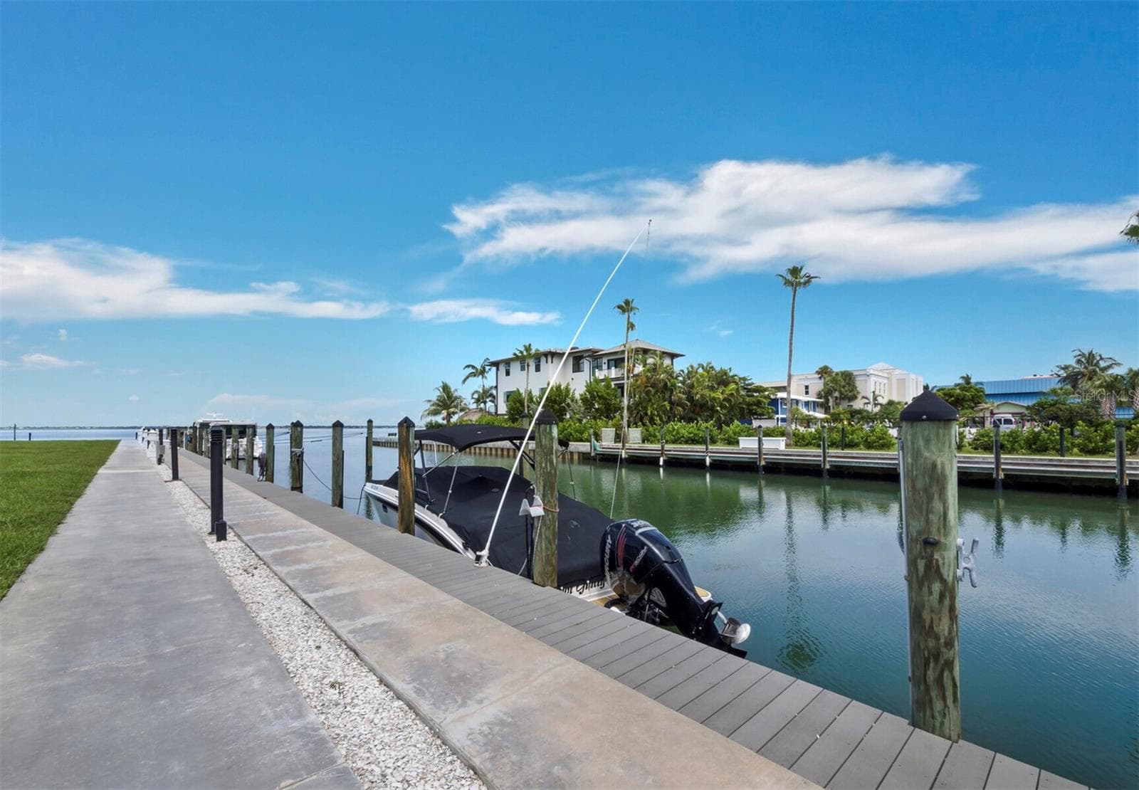 Deep water canal leading to open bay waters, the intercoastal and just one bridge to the Gulf! - 448 GULF OF MEXICO DR #A104, LONGBOAT KEY