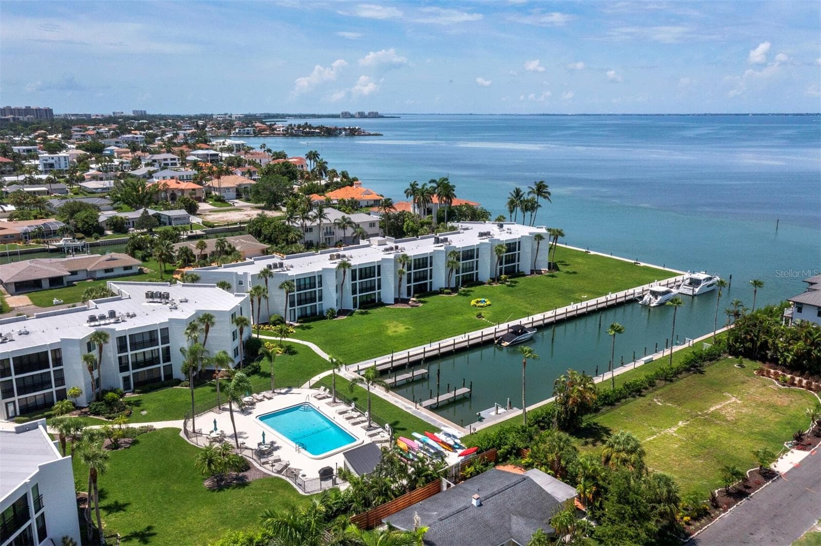 Pool, harbour, intracoastal and Sarasota Bay...and the Gulf of Mexico is just one bridge away! - 448 GULF OF MEXICO DR #A104, LONGBOAT KEY