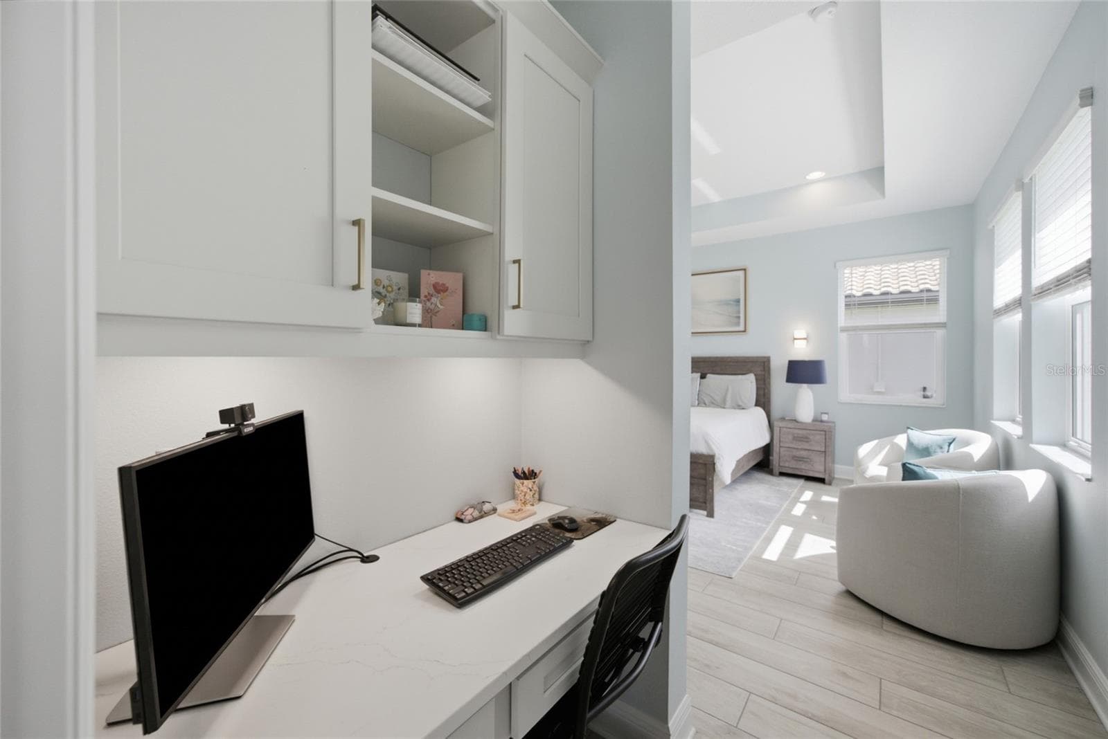 Built-in Work Station in Primary Suite - 4815 HONEY DEW LN, BRADENTON