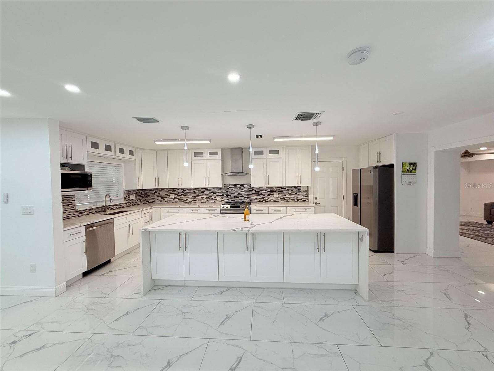 Single Family Residence at 1557 ROBINSON DR N, ST PETERSBURG, photo 2 of 45