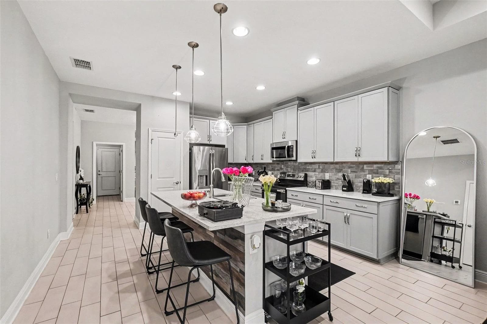 Single Family Residence at 10314 BERRYESSA AVE, RIVERVIEW, photo 7 of 17
