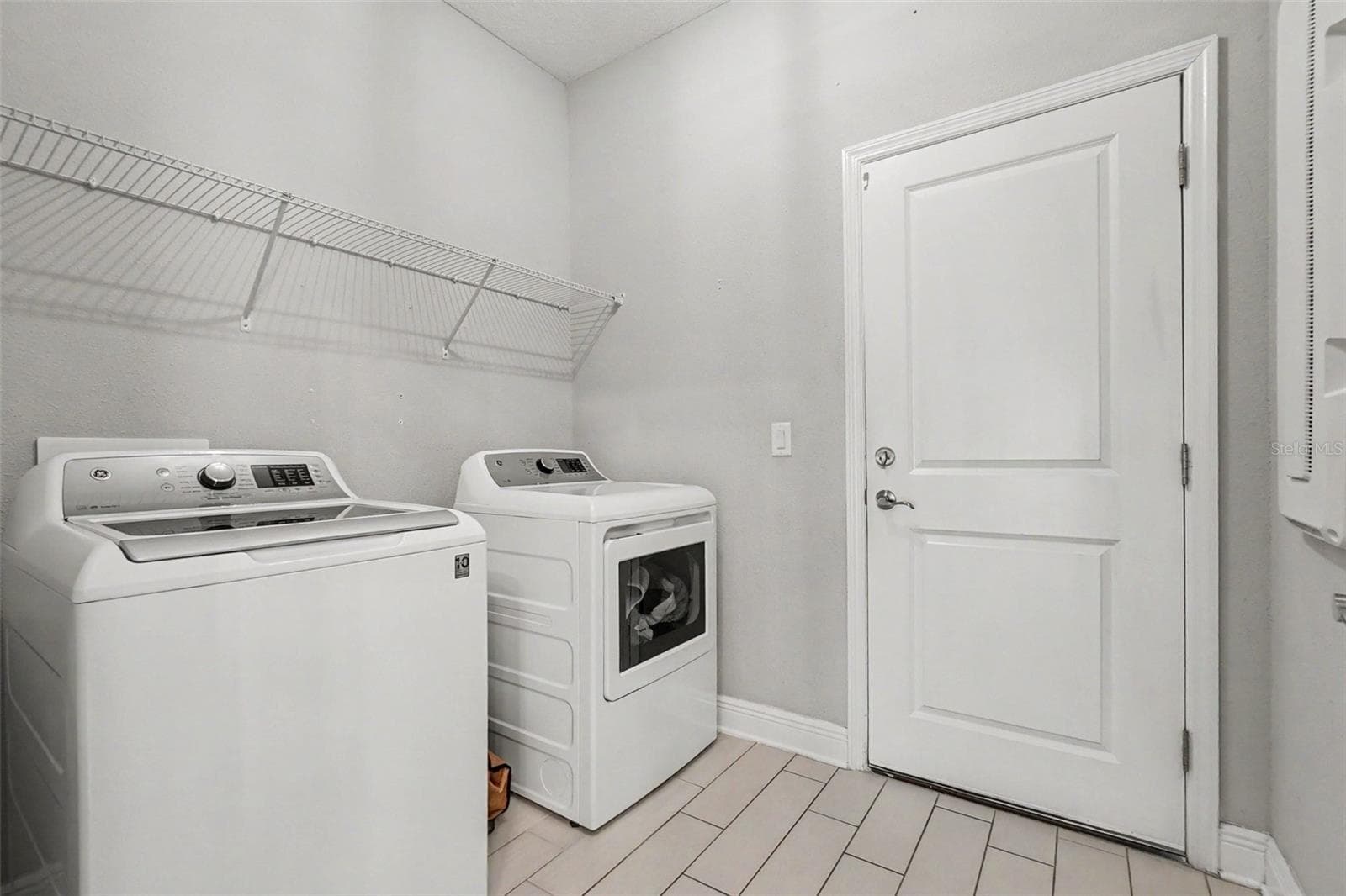 Single Family Residence at 10314 BERRYESSA AVE, RIVERVIEW, photo 16 of 17