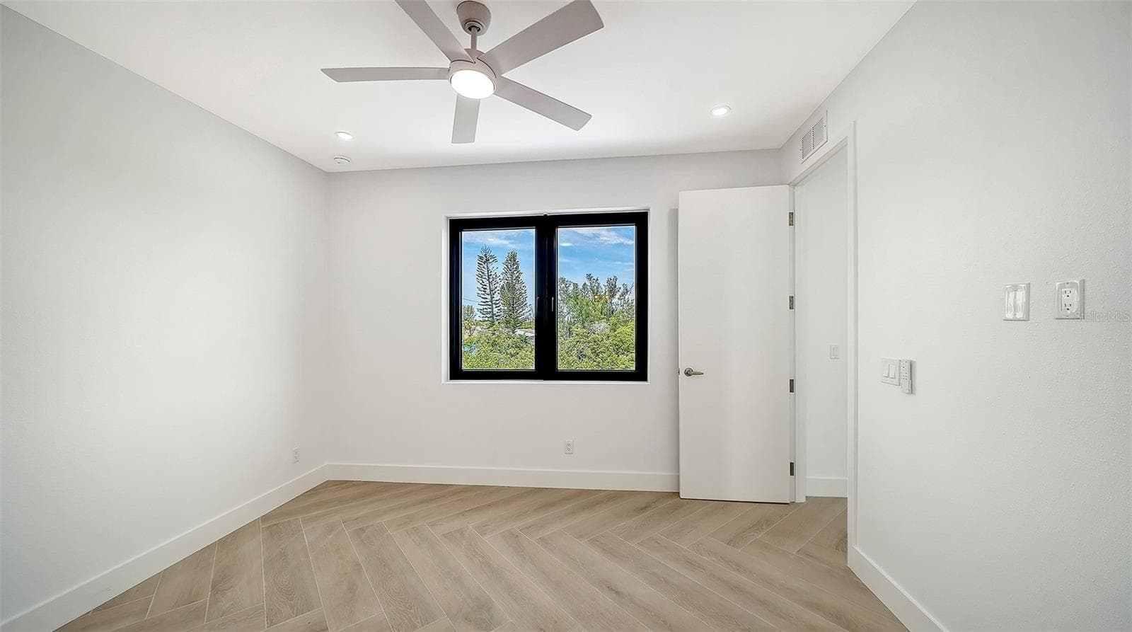 Single Family Residence at 2908 AVENUE B, BRADENTON BEACH, photo 25 of 54
