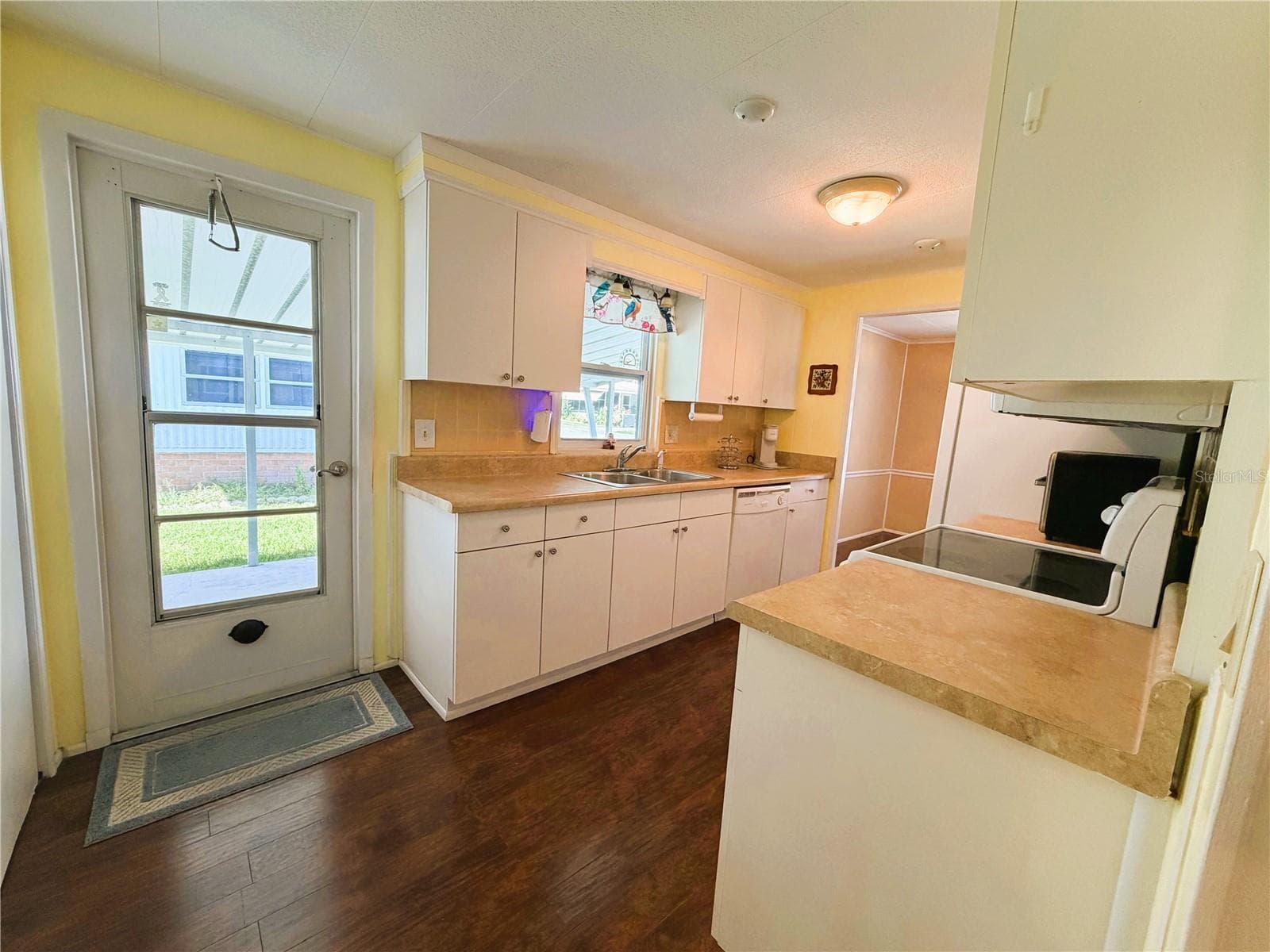 Mobile Home at 139 ASPEN CIR, LEESBURG, photo 5 of 43