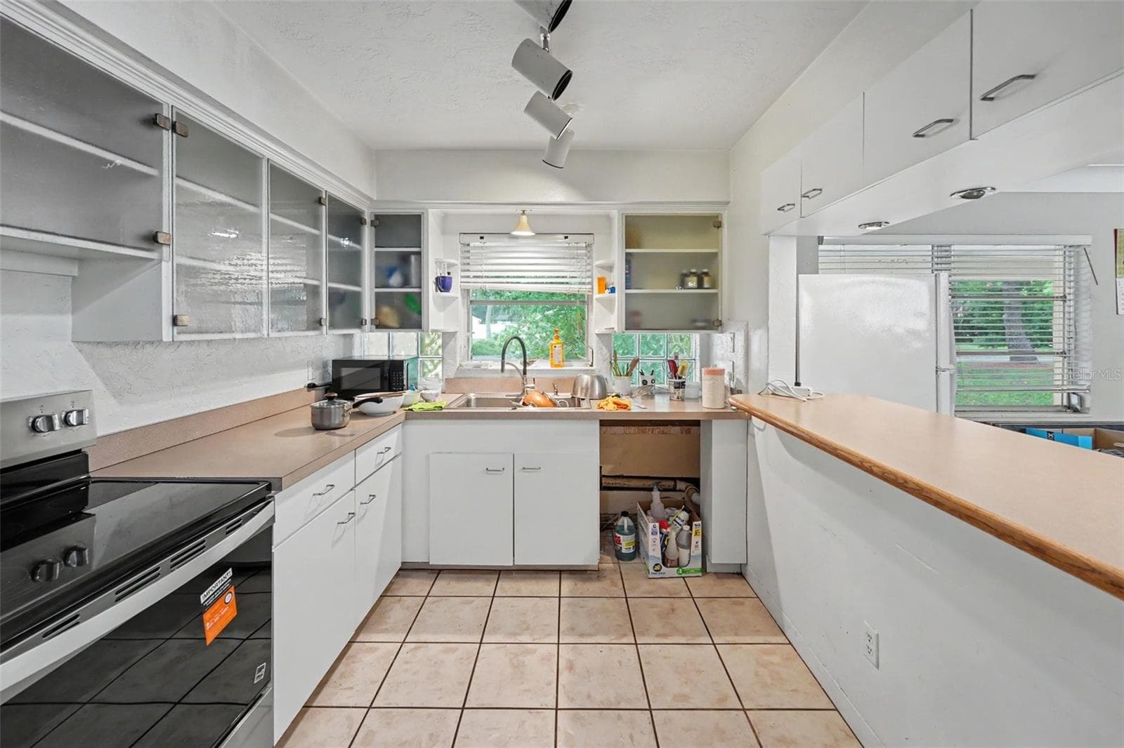 Single Family Residence at 6415 2ND AVE N, ST PETERSBURG, photo 2 of 27