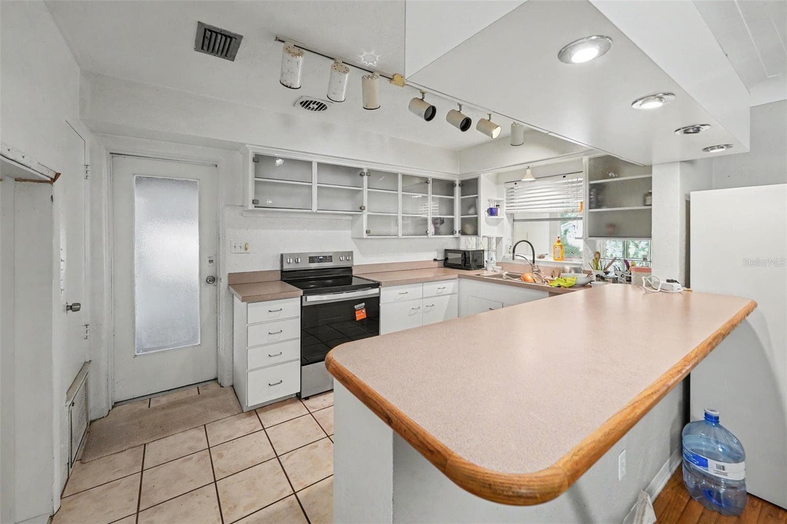 Single Family Residence at 6415 2ND AVE N, ST PETERSBURG, photo 9 of 27
