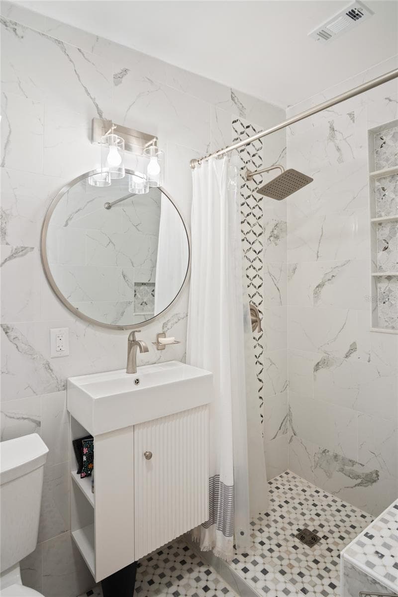 Updated Modern Style En-Suite Bathroom View #3 - 1840 N POWERS DR, ORLANDO
