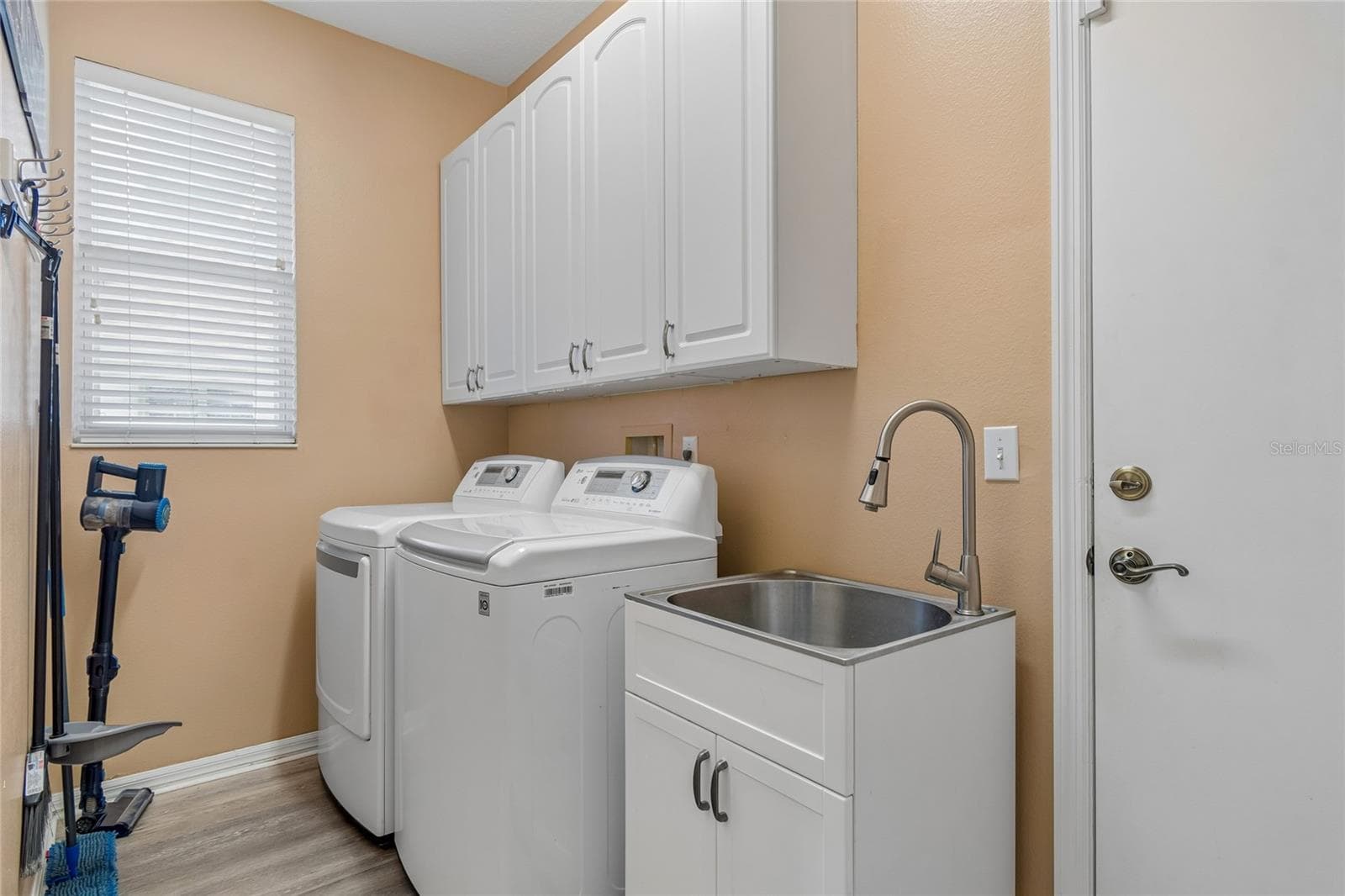 Single Family Residence at 1119 VILLEROY DR, SUN CITY CENTER, photo 39 of 63