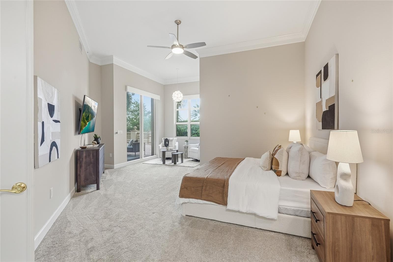 Spacious primary suite with sitting area. - 100 BEACH DR NE #301, ST PETERSBURG