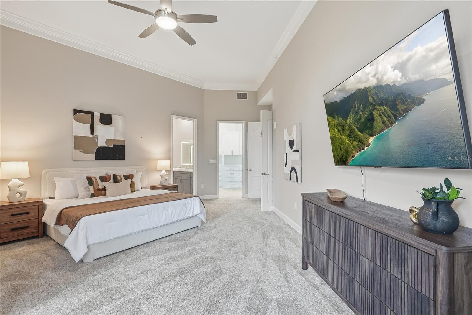 Primary bedroom. - 100 BEACH DR NE #301, ST PETERSBURG