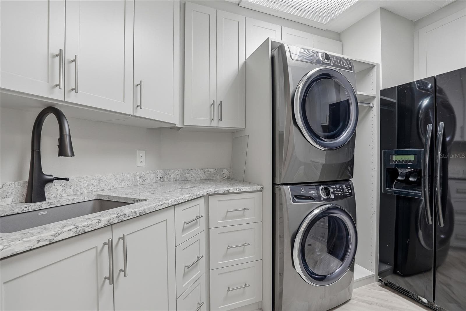 Generous size laundry room - 100 BEACH DR NE #301, ST PETERSBURG