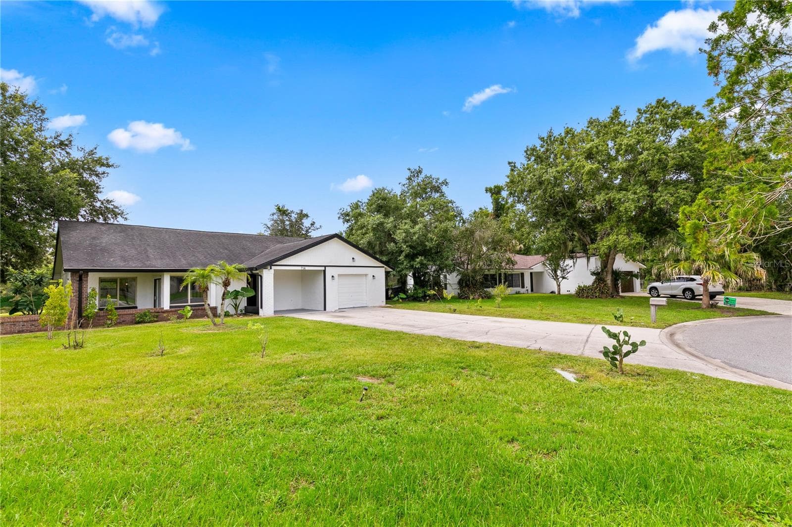 Large front yard - 714 DIVOT LN, POINCIANA