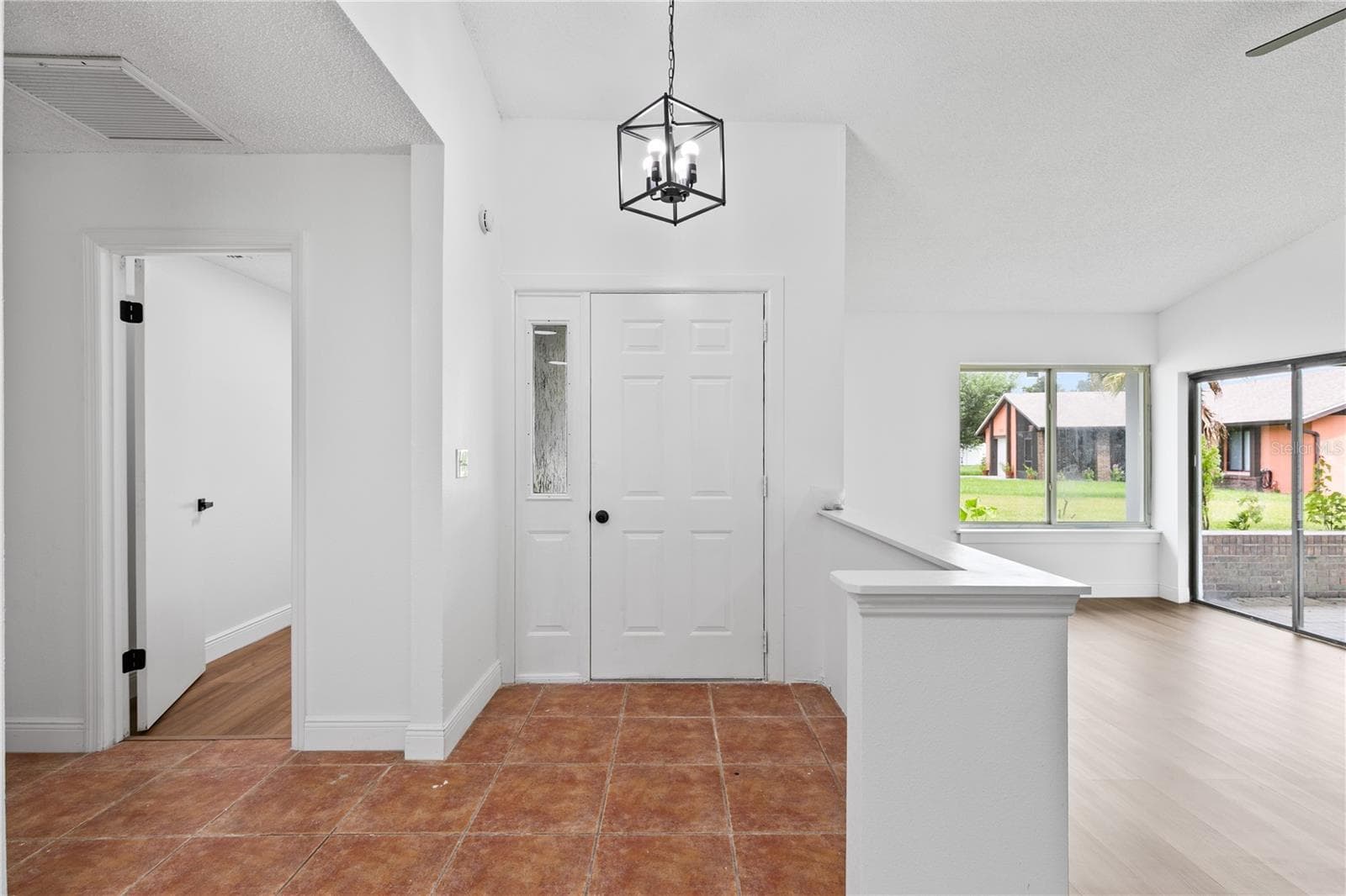 Looking towards the front door - 714 DIVOT LN, POINCIANA