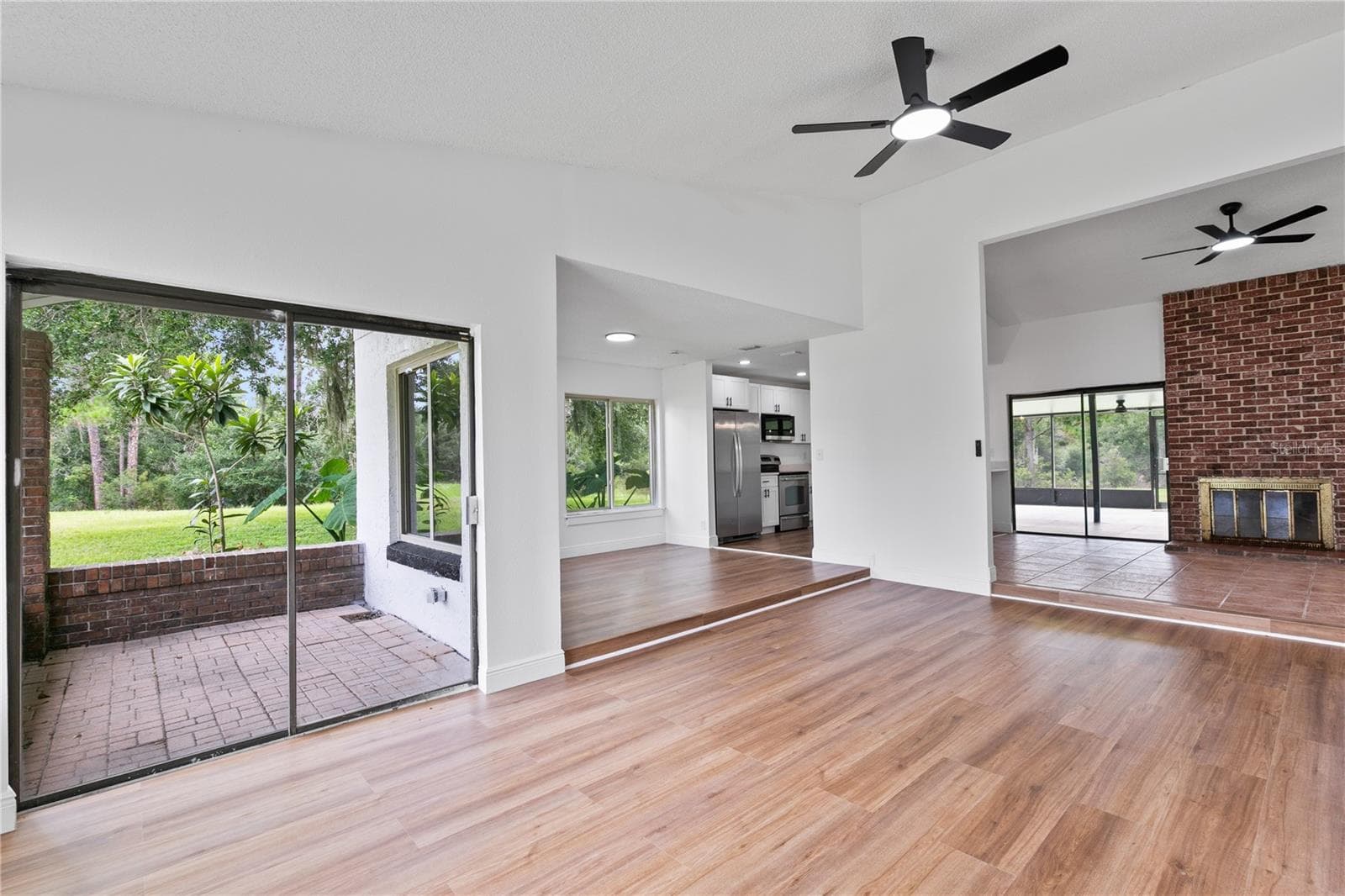 Living room with view to covered front patio - 714 DIVOT LN, POINCIANA