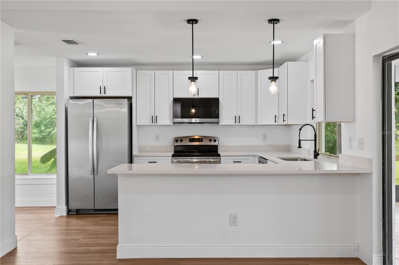 Bright and open kitchen - 714 DIVOT LN, POINCIANA