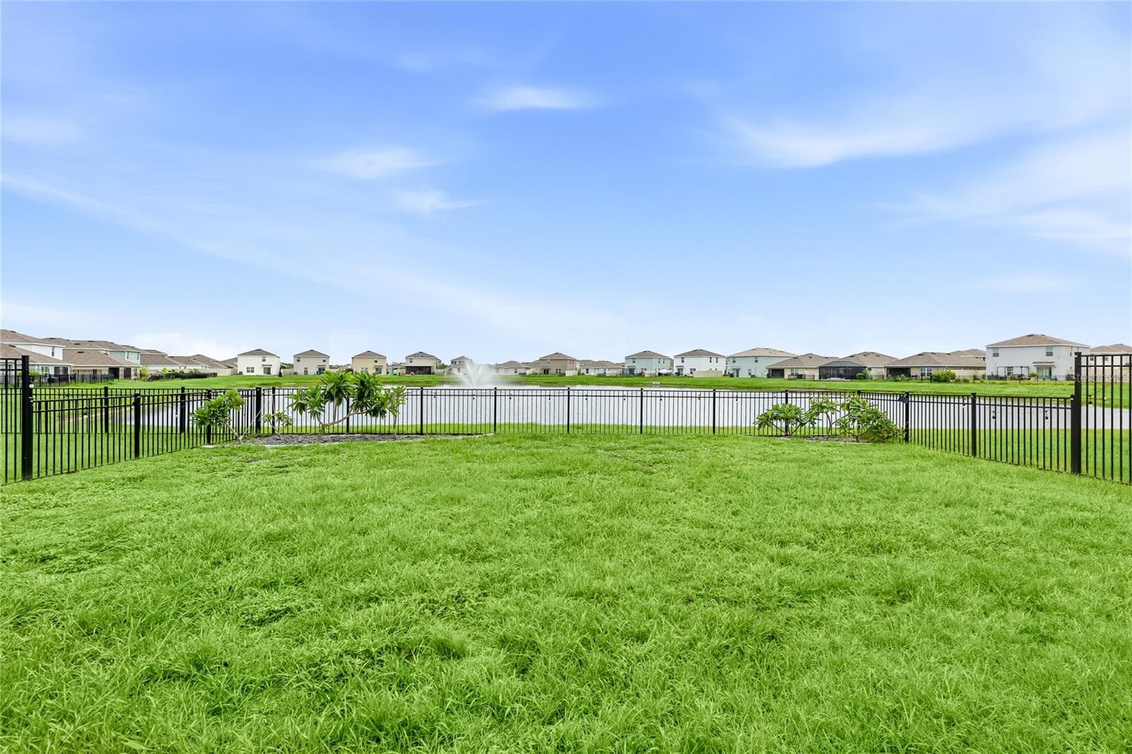 Large fenced yard with water view - 10116 CHARLOTTE DR, PARRISH