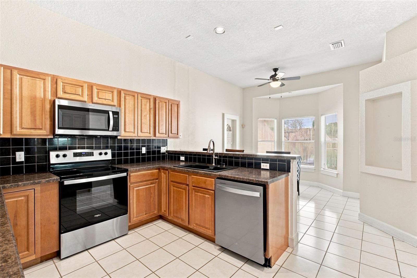 Single Family Residence at 13711 DORNOCH DR, ORLANDO, photo 8 of 54