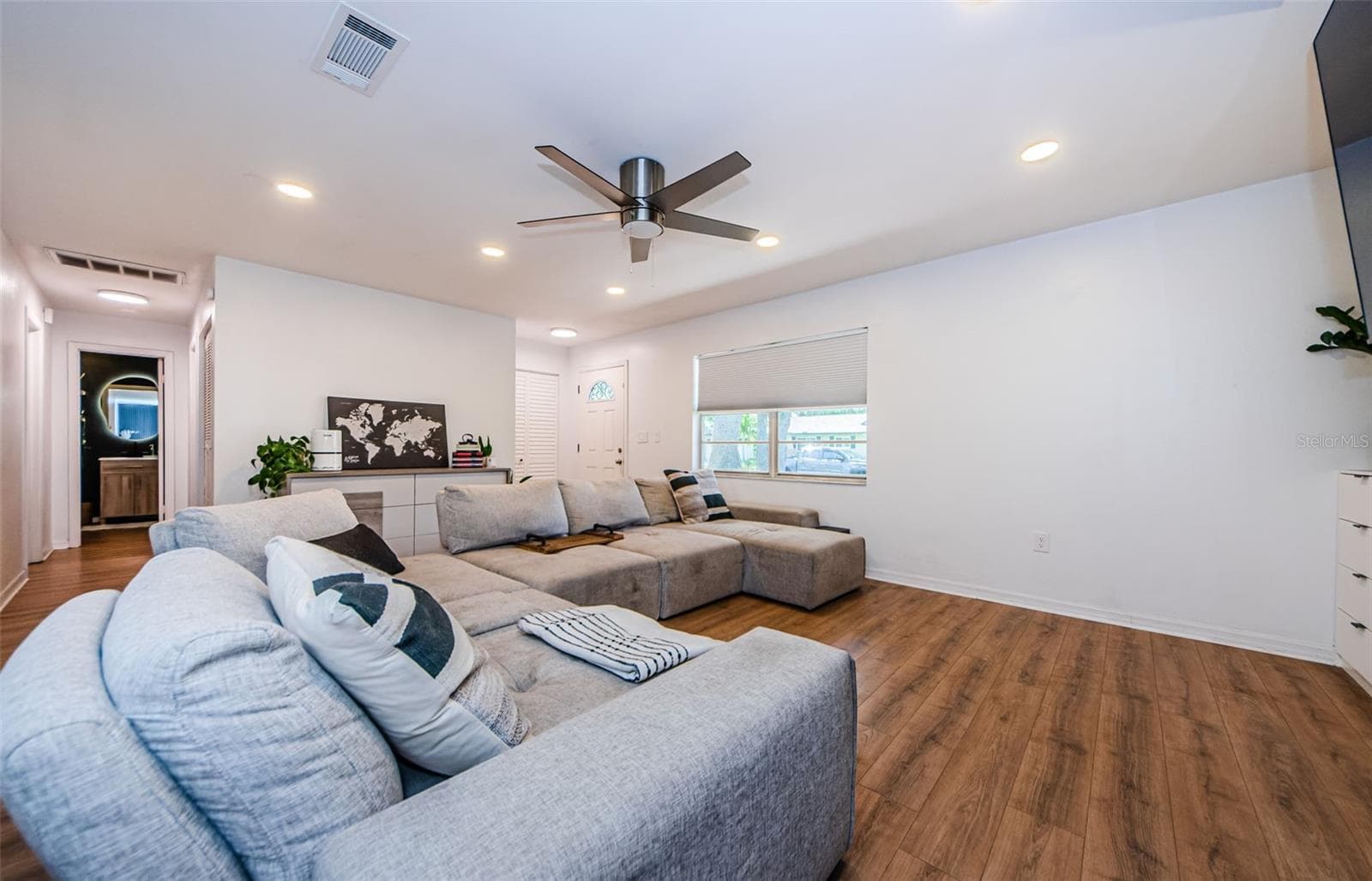 Single Family Residence at 7241 56TH AVE N, ST PETERSBURG, photo 6 of 32