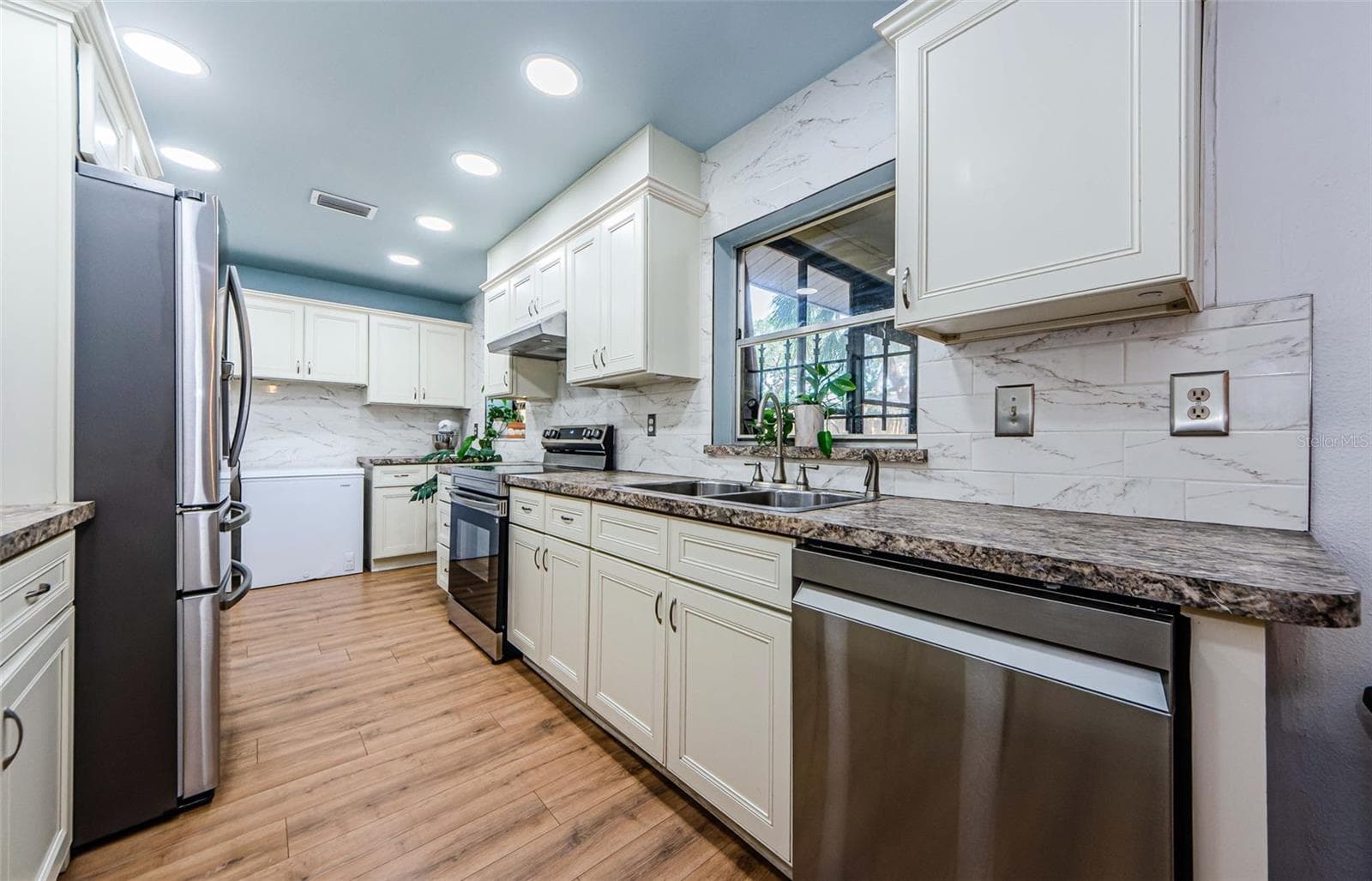 Single Family Residence at 7241 56TH AVE N, ST PETERSBURG, photo 9 of 32