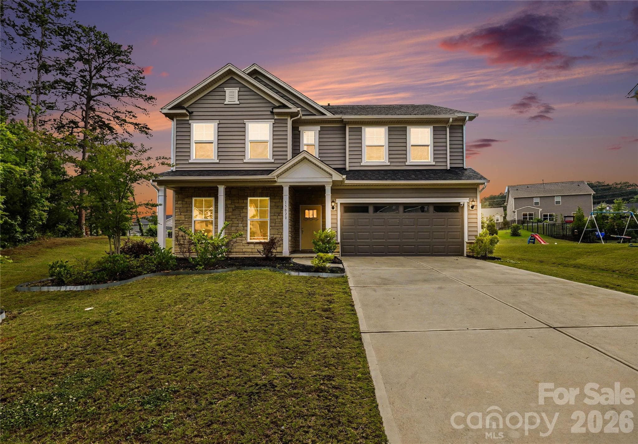 Single Family Residence at 15020 Sycamore Crossing Court, Charlotte, photo 2 of 35
