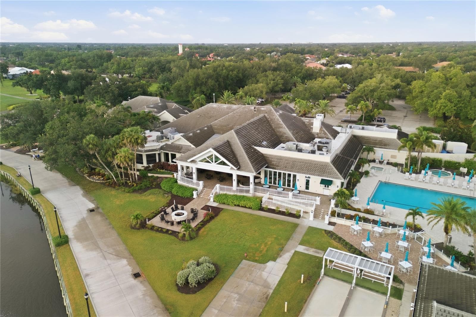 Single Family Residence at 309 S STONE BRIAR CREEK DR, VENICE, photo 63 of 77