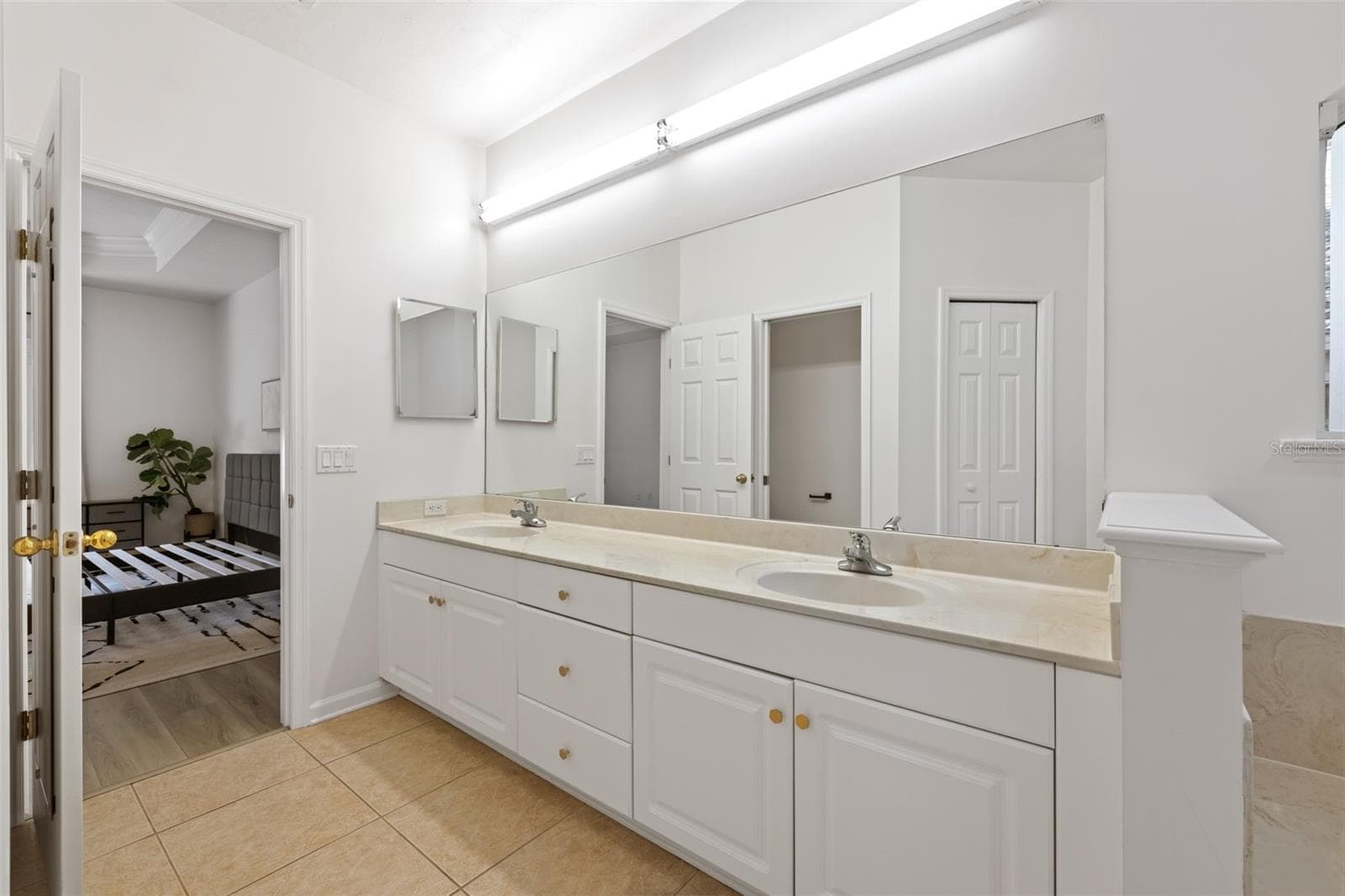 double vanity - 3033 SW 98TH DR, GAINESVILLE