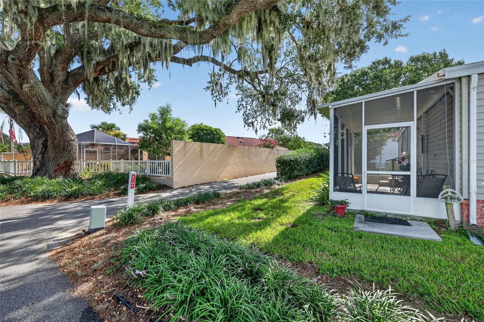 Side View and Multi Modals Going to square and pool!! - 1215 PANAMA PL, THE VILLAGES
